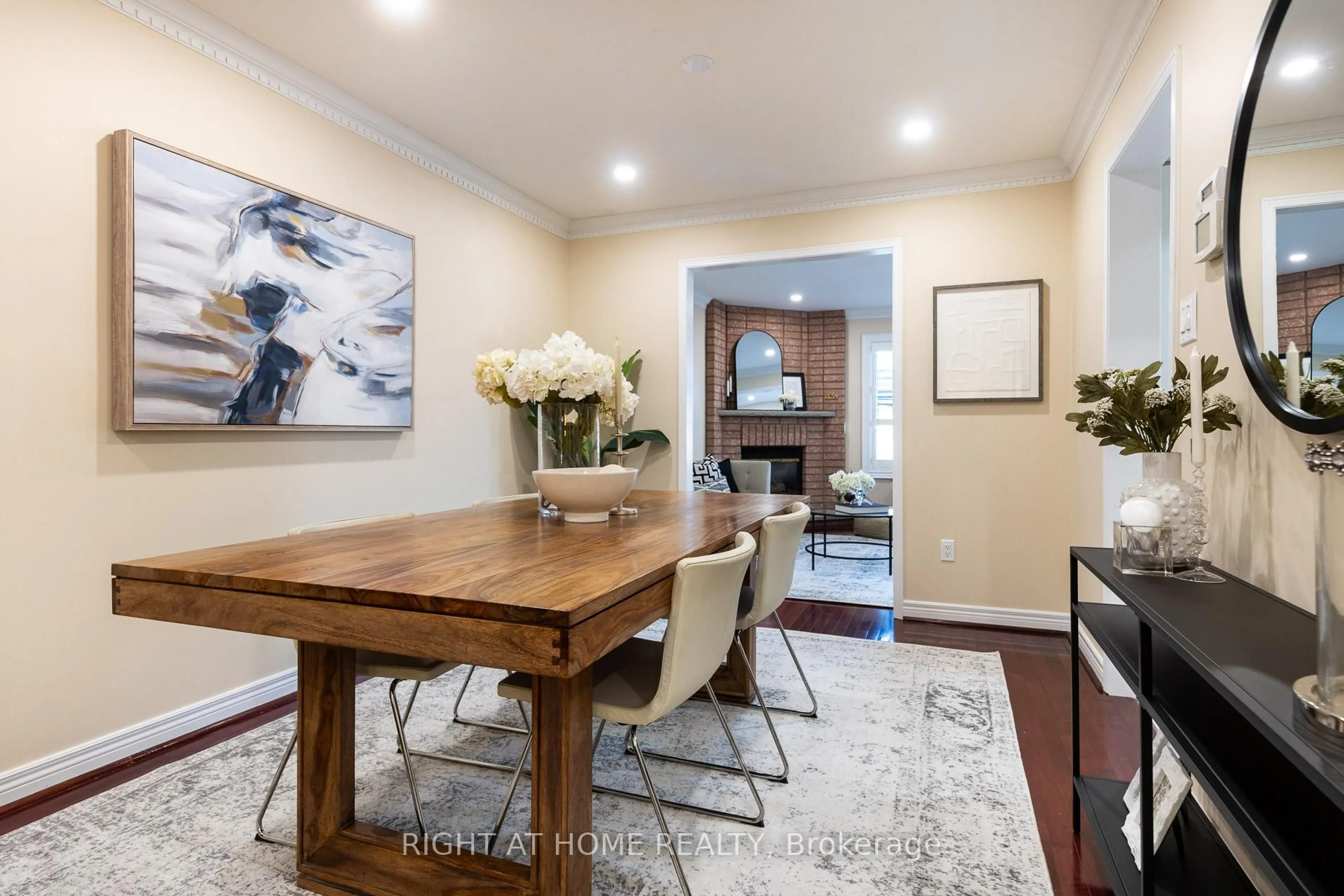 Dining room, wood/laminate floor for 1552 Otonabee Dr, Pickering Ontario L1V 6T6