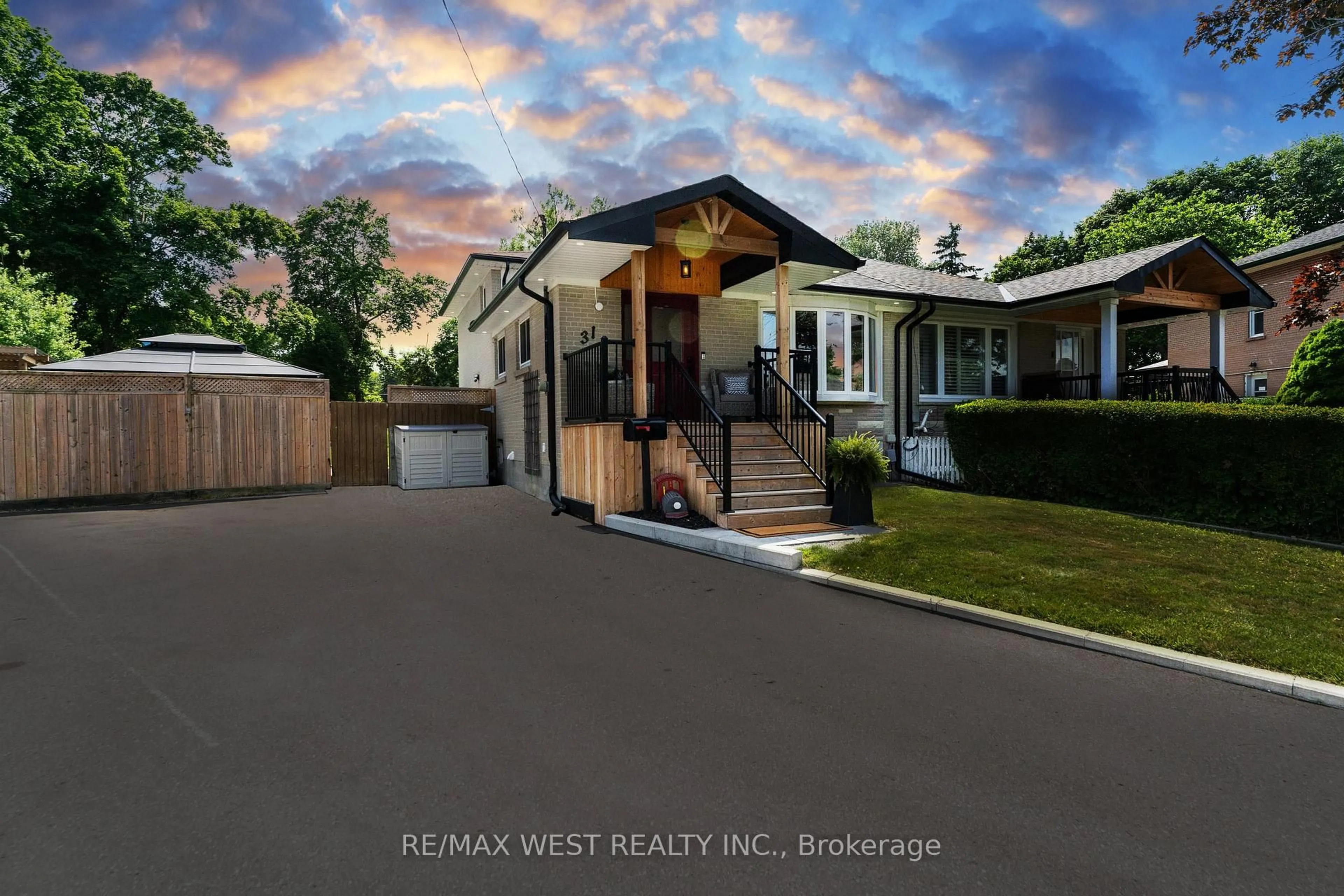 Home with vinyl exterior material, street for 31 Pixley Cres, Toronto Ontario M1E 3G5