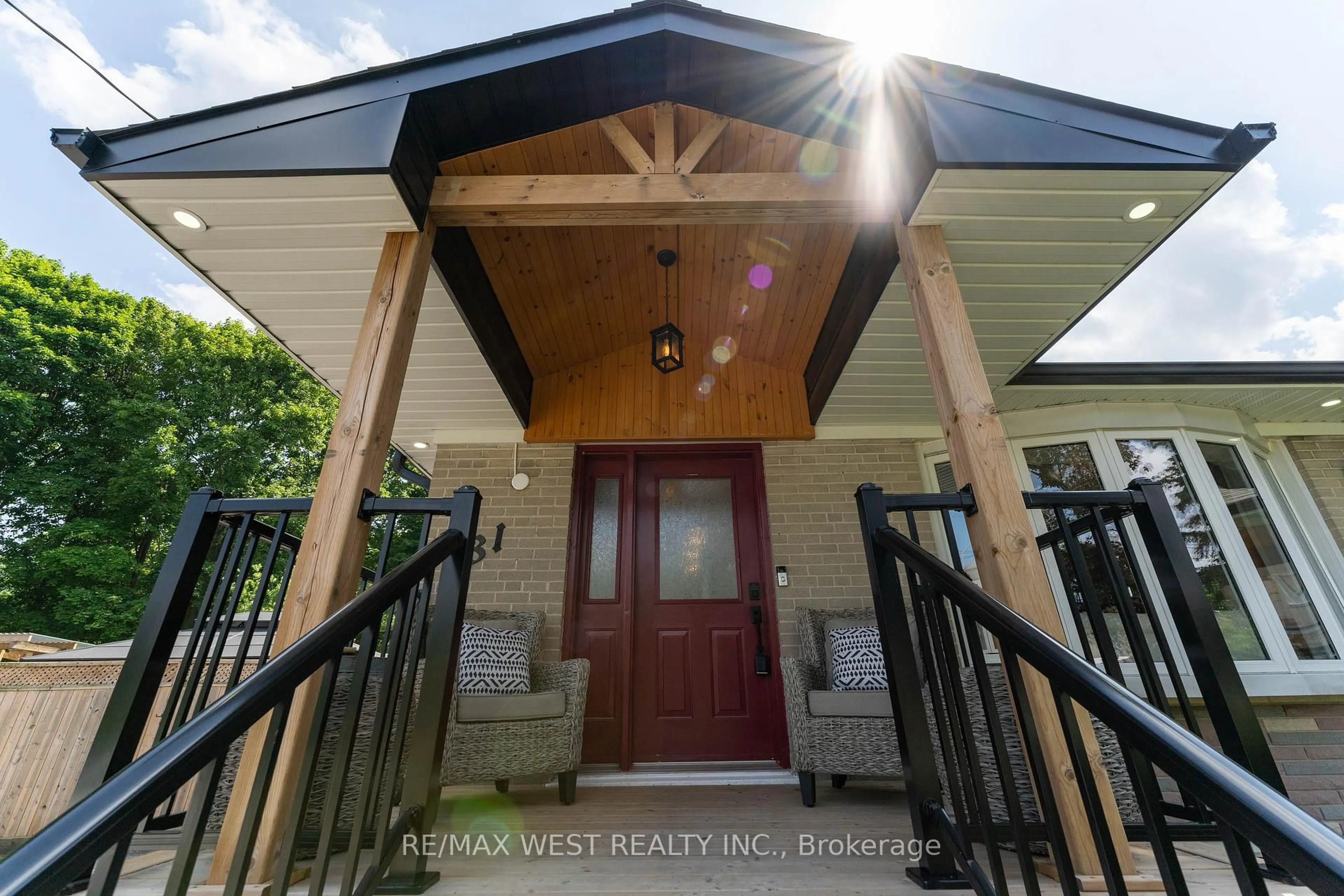 Indoor entryway for 31 Pixley Cres, Toronto Ontario M1E 3G5