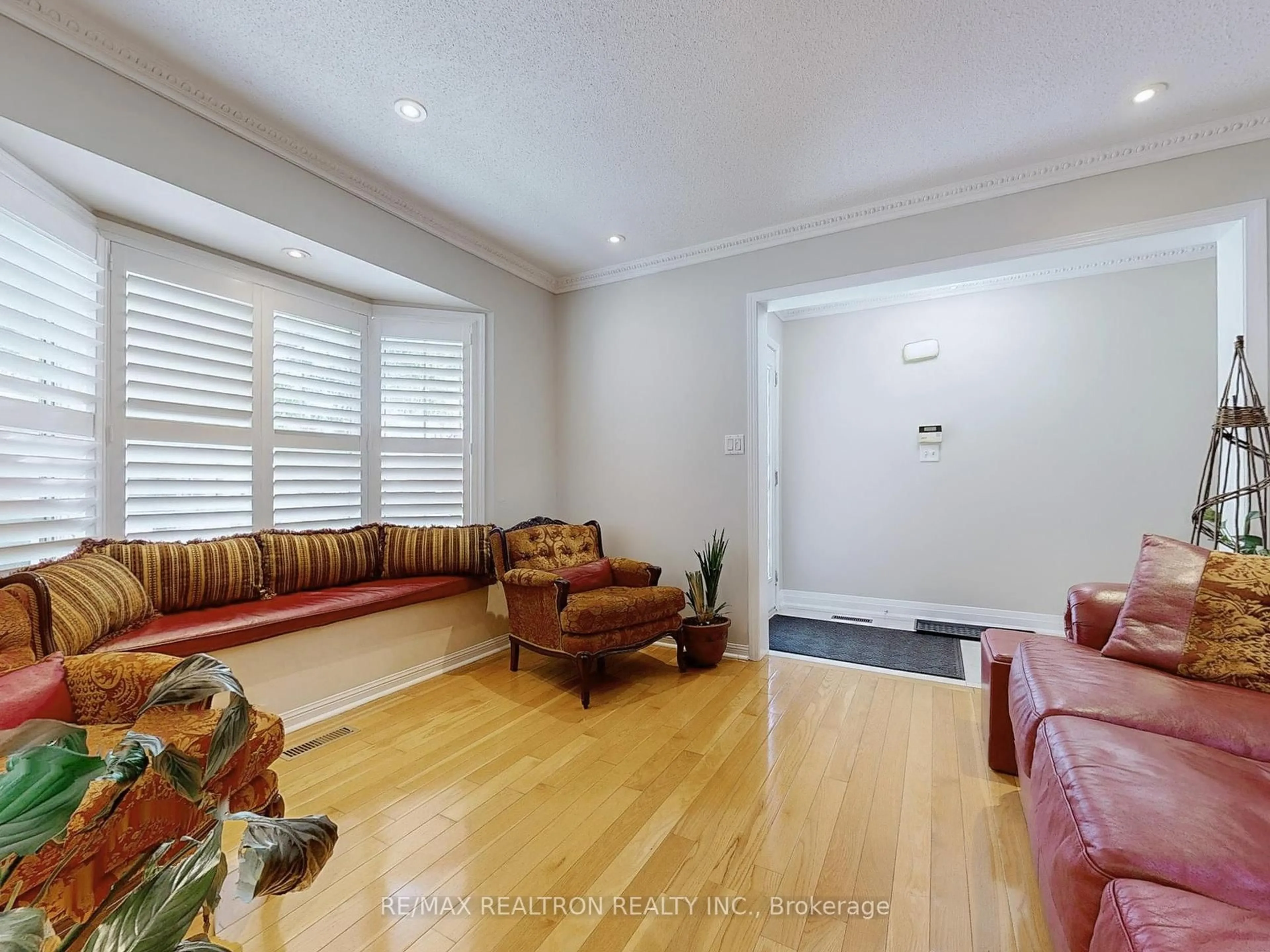 Living room with furniture, unknown for 47 Skipperhill Cres, Toronto Ontario M1X 1W1