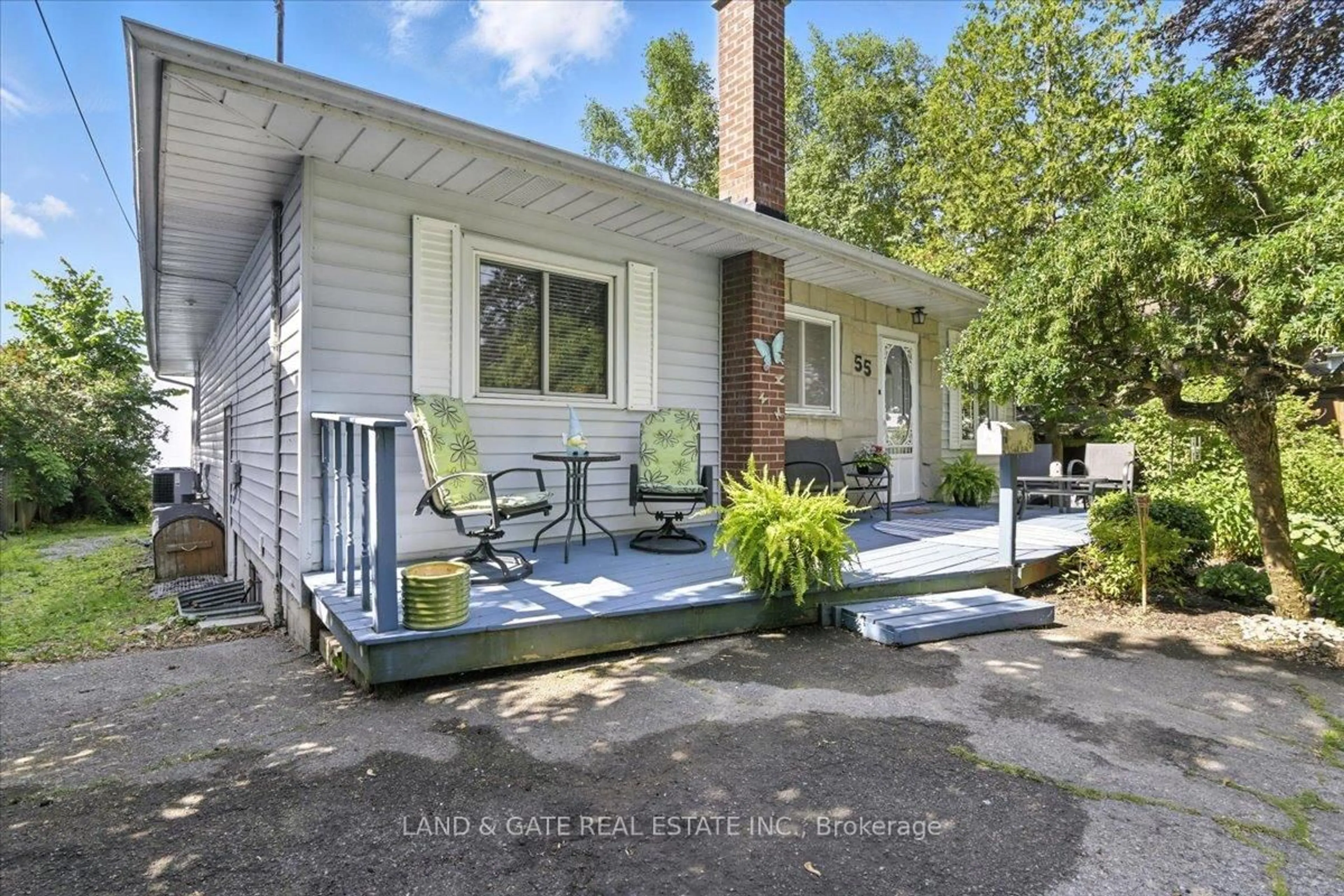 Patio, street for 55 Muskoka Ave, Oshawa Ontario L1J 1A1