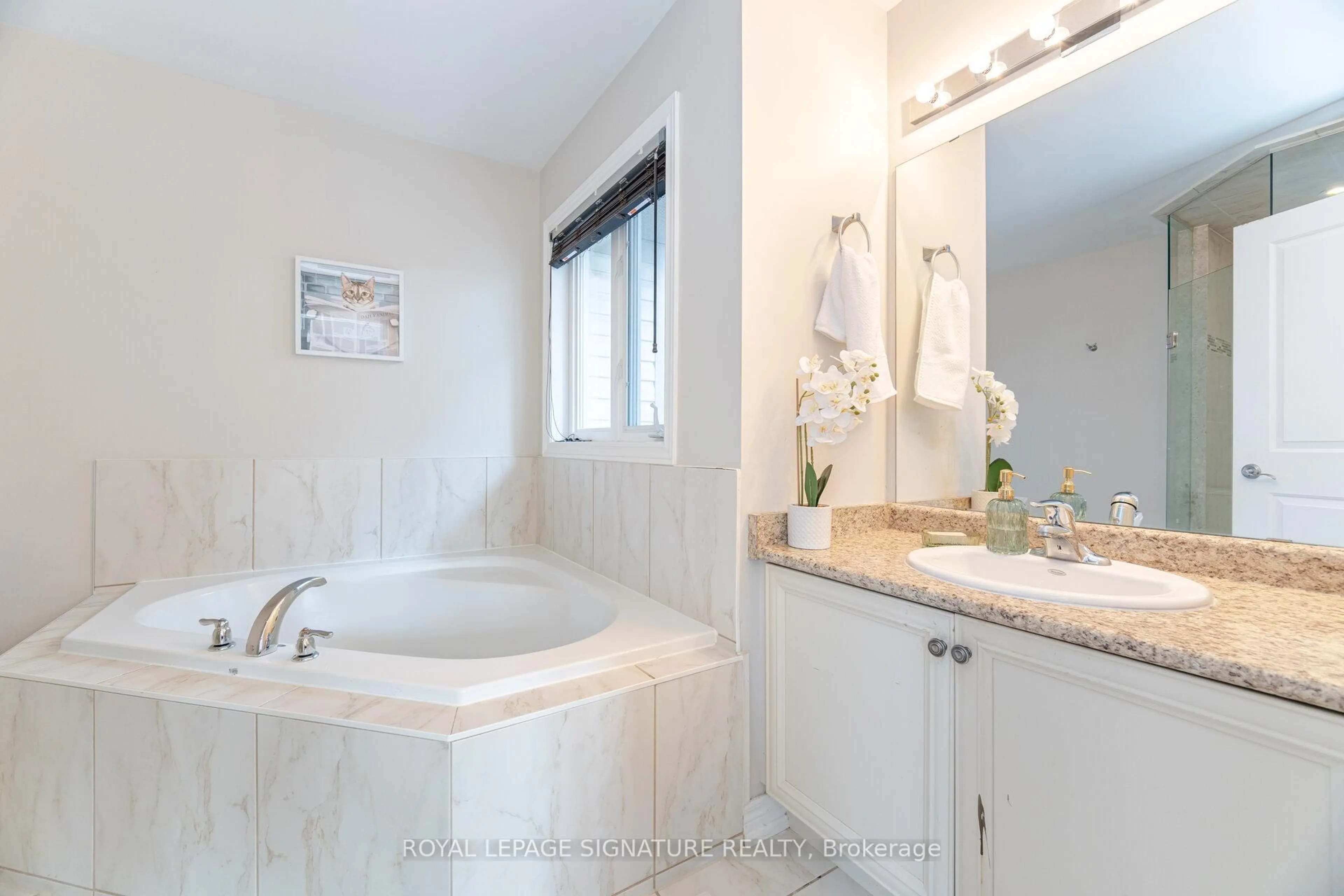 Contemporary bathroom, ceramic/tile floor for 349 Shipway Ave, Clarington Ontario L1B 0C1