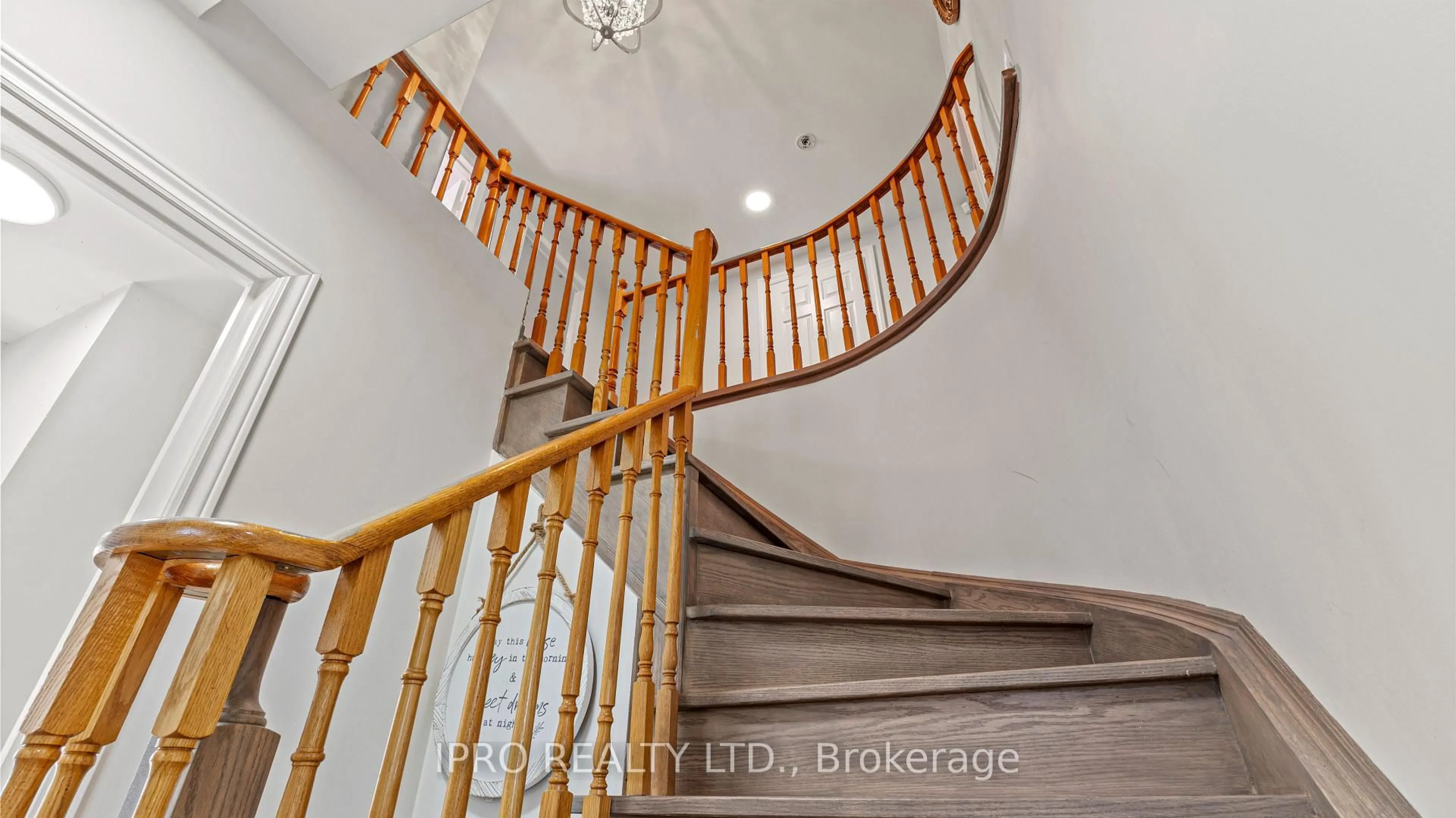 Stairs for 589 Prestwick Dr, Oshawa Ontario L1J 7P5