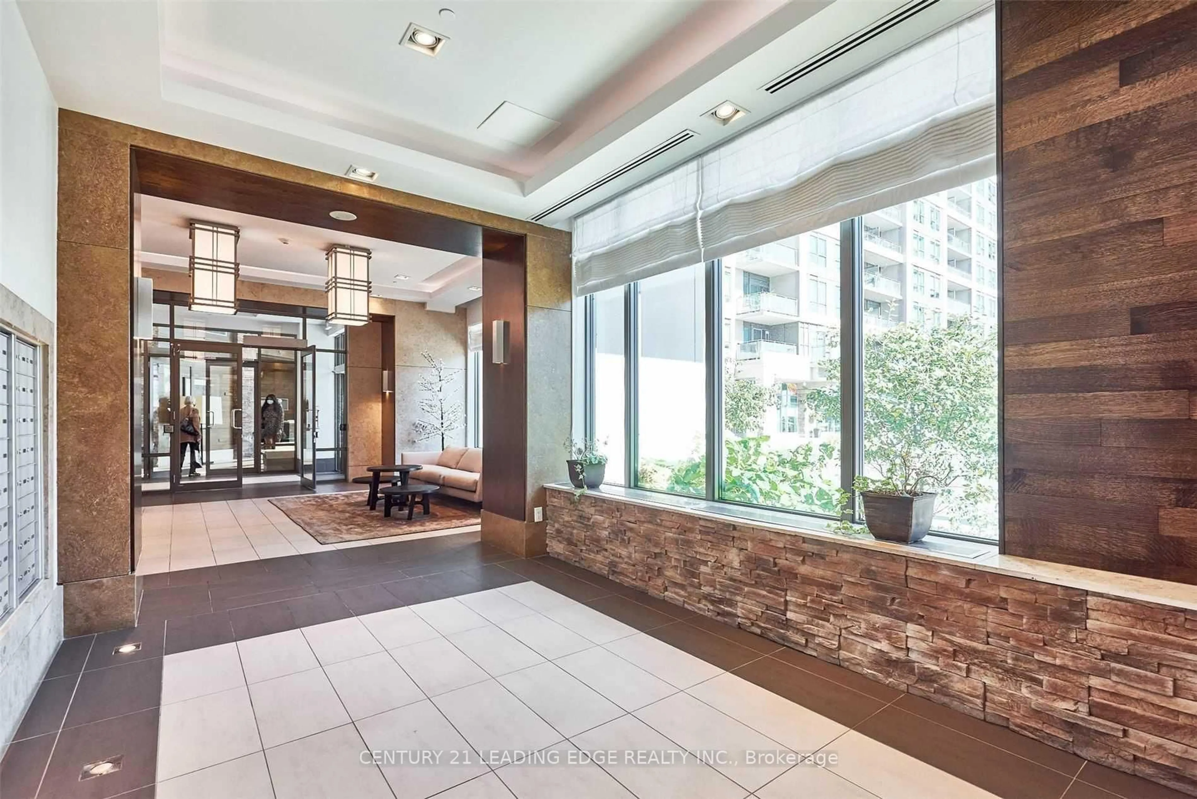Indoor foyer for 1215 Bayly St #1302, Pickering Ontario L1W 1L7