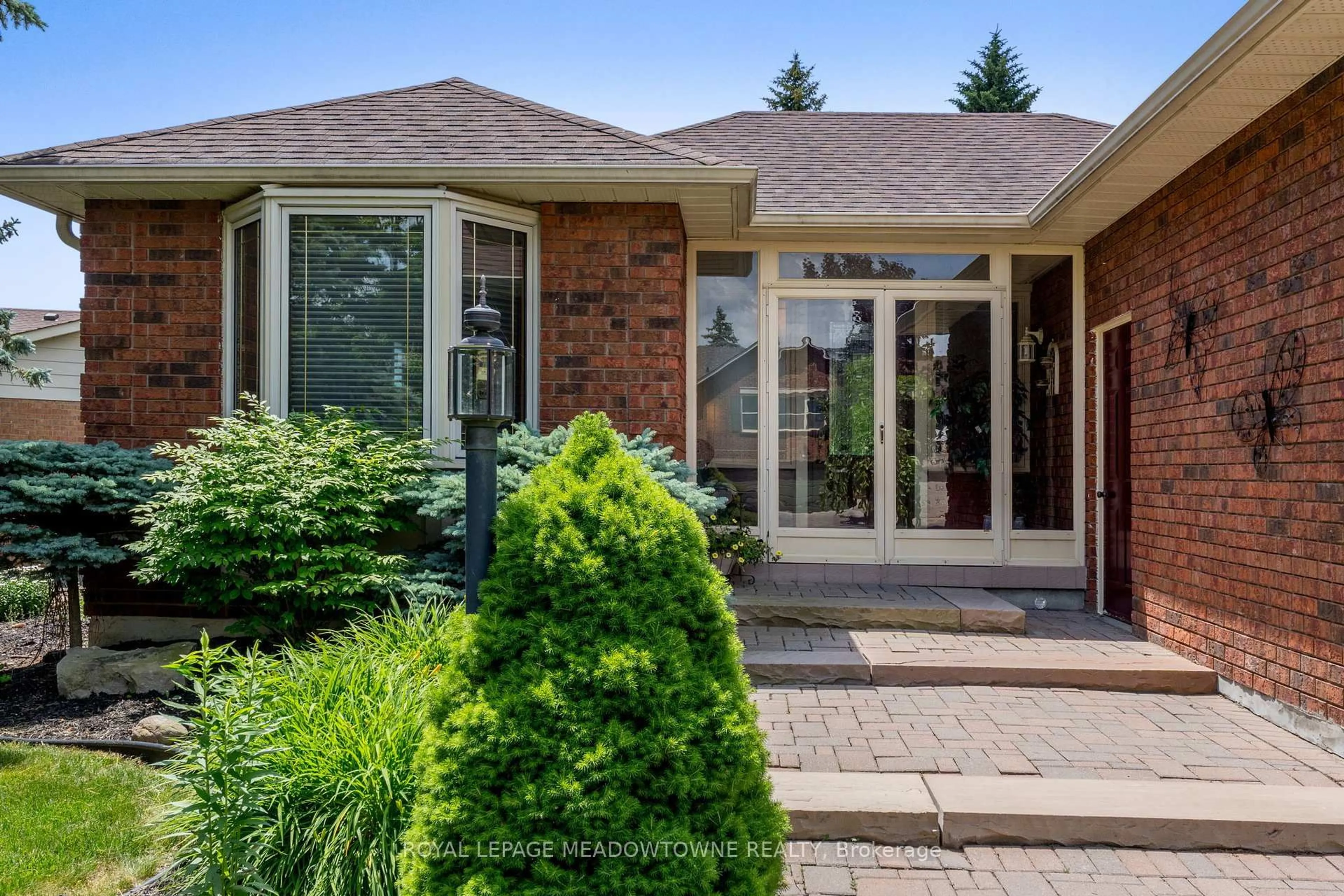 Home with brick exterior material, street for 52 Canadian Oaks Dr, Whitby Ontario L1N 6W8