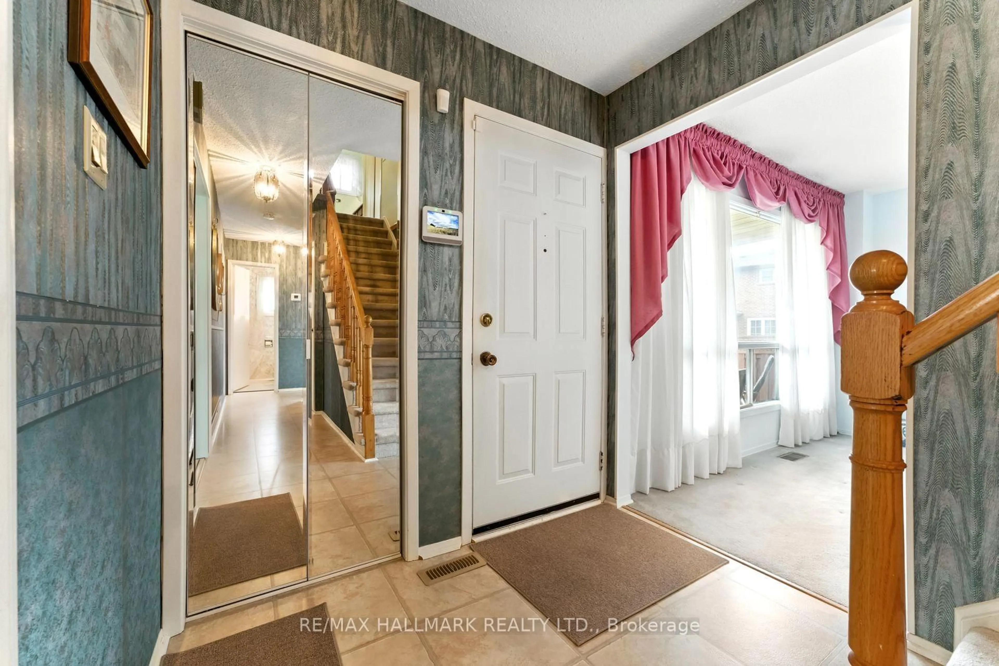 Indoor entryway for 23 Blue Anchor Tr, Toronto Ontario M1C 3P1