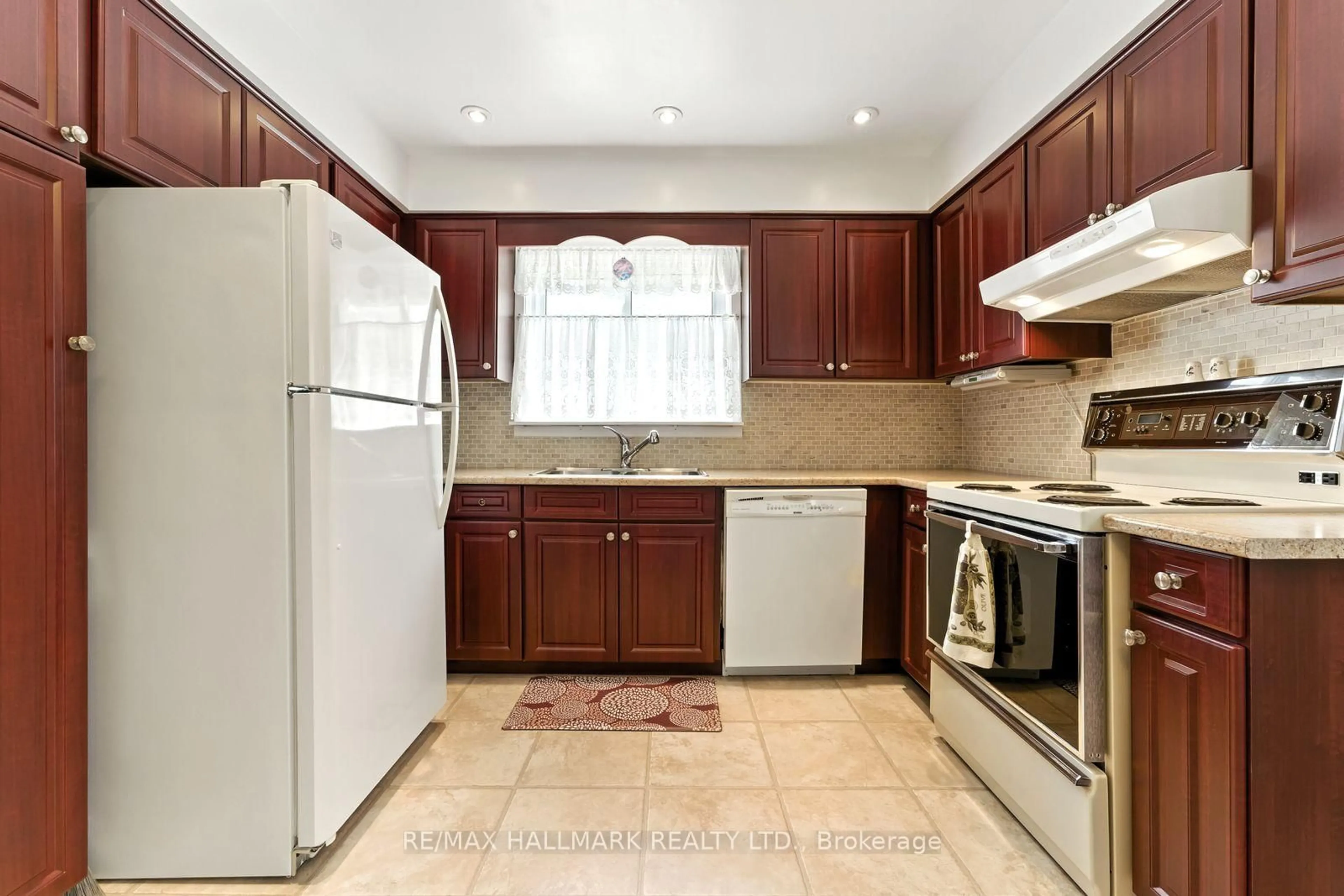 Standard kitchen, ceramic/tile floor for 23 Blue Anchor Tr, Toronto Ontario M1C 3P1