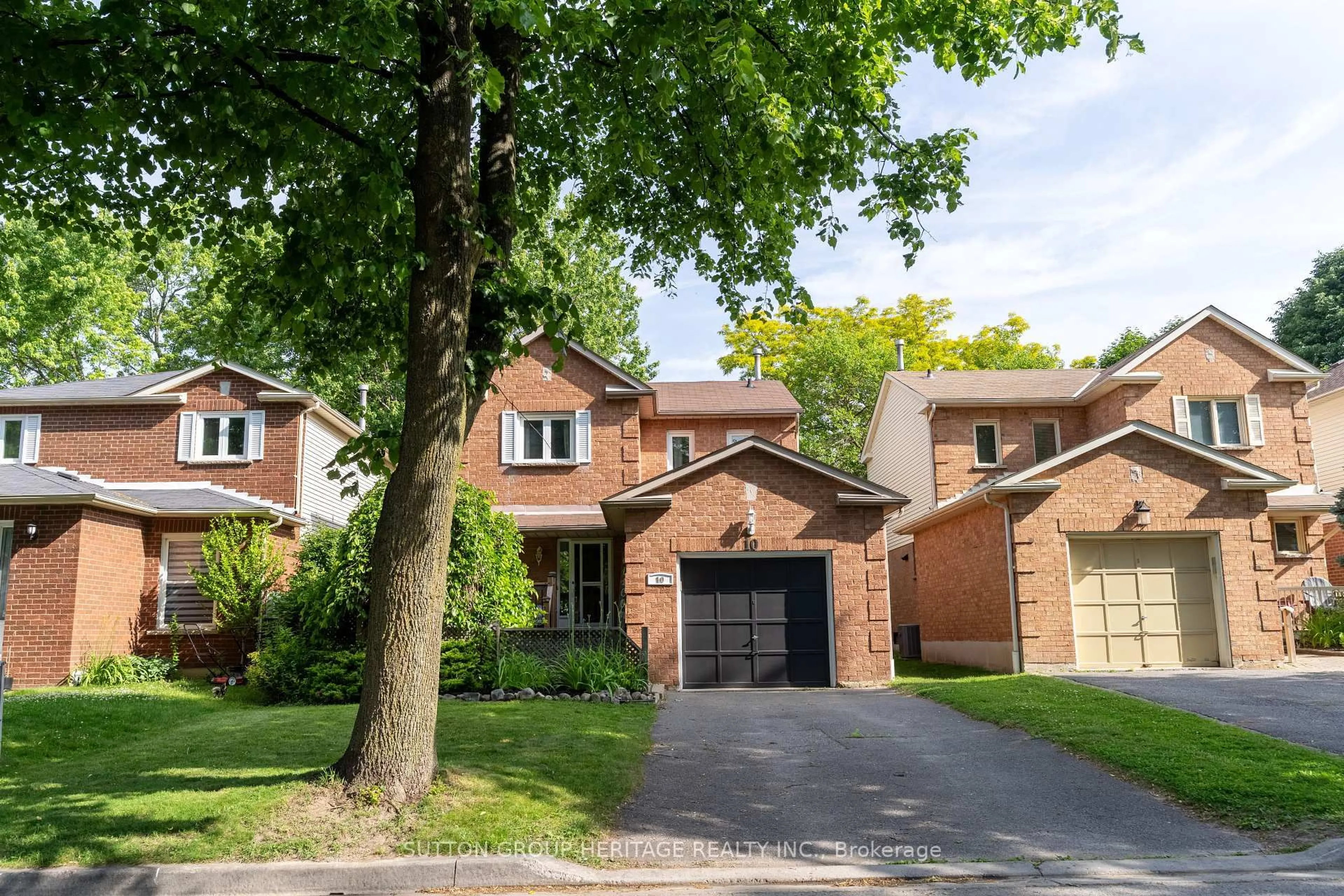 Home with brick exterior material, street for 10 HOUGHTON Crt, Whitby Ontario L1N 8Z6