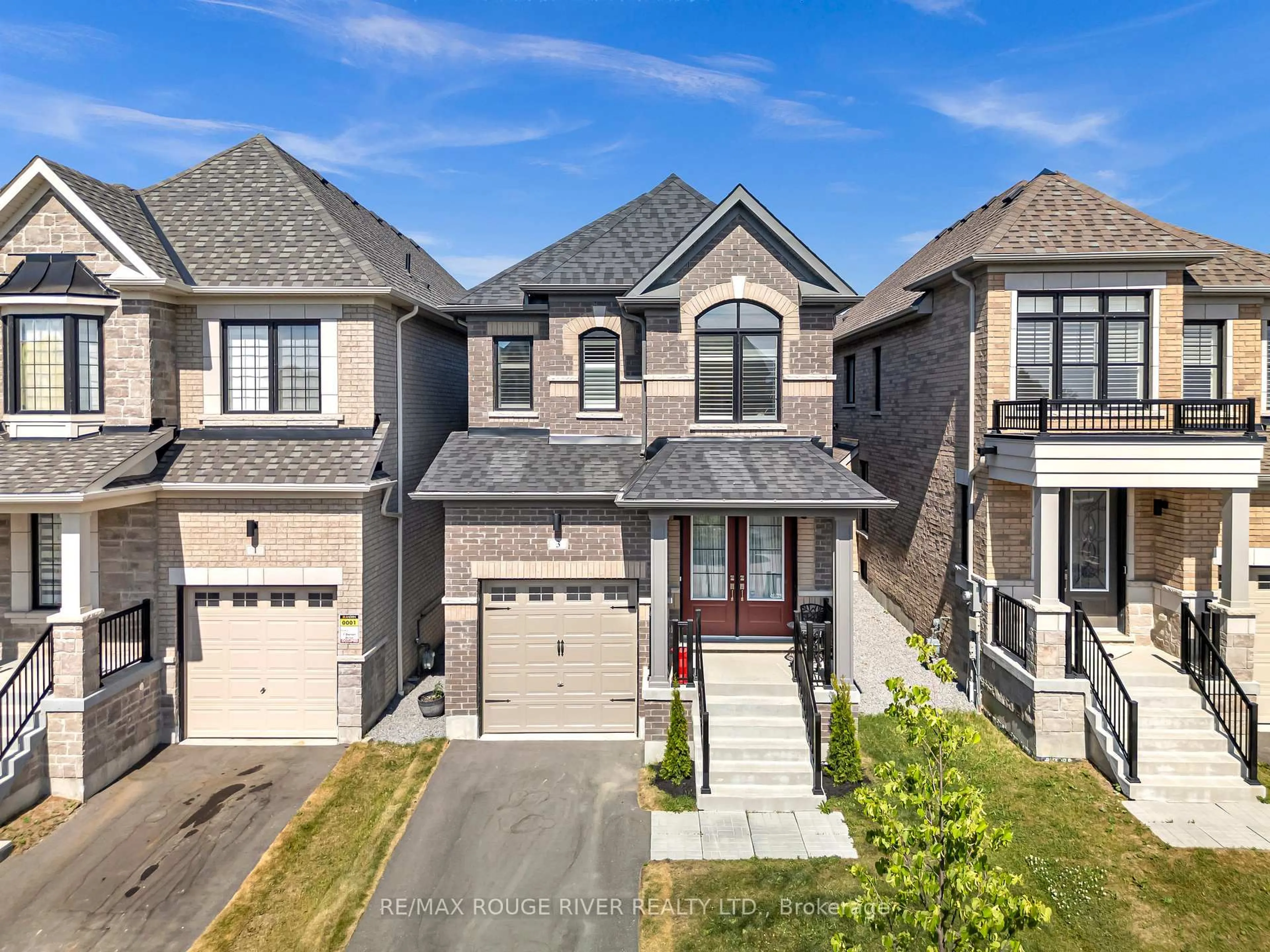 A pic from outside/outdoor area/front of a property/back of a property/a pic from drone, street for 3 Dorian Dr, Whitby Ontario L1P 0B8