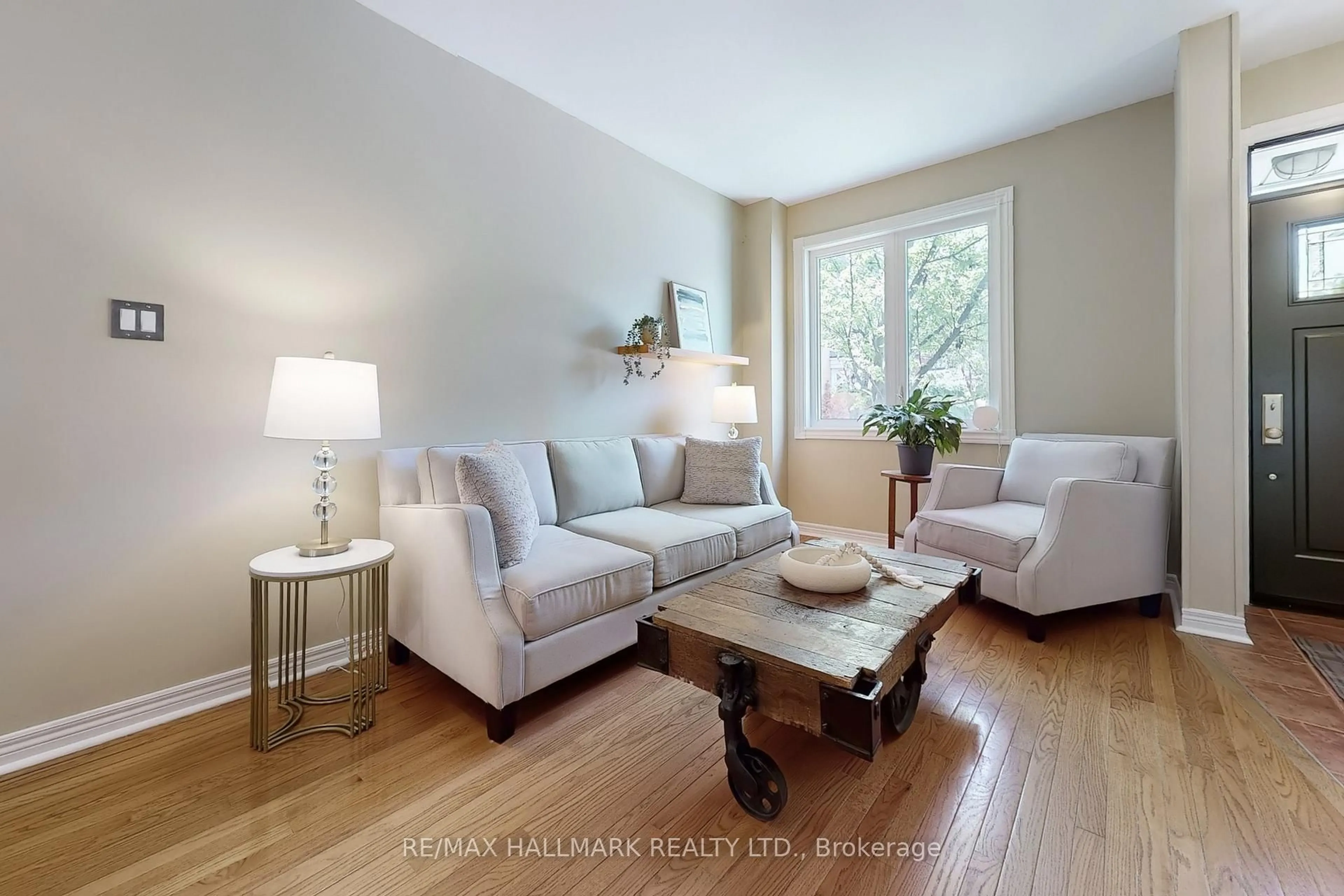Living room with furniture, wood/laminate floor for 99 Goodwood Park Crt #12, Toronto Ontario M4C 5S9