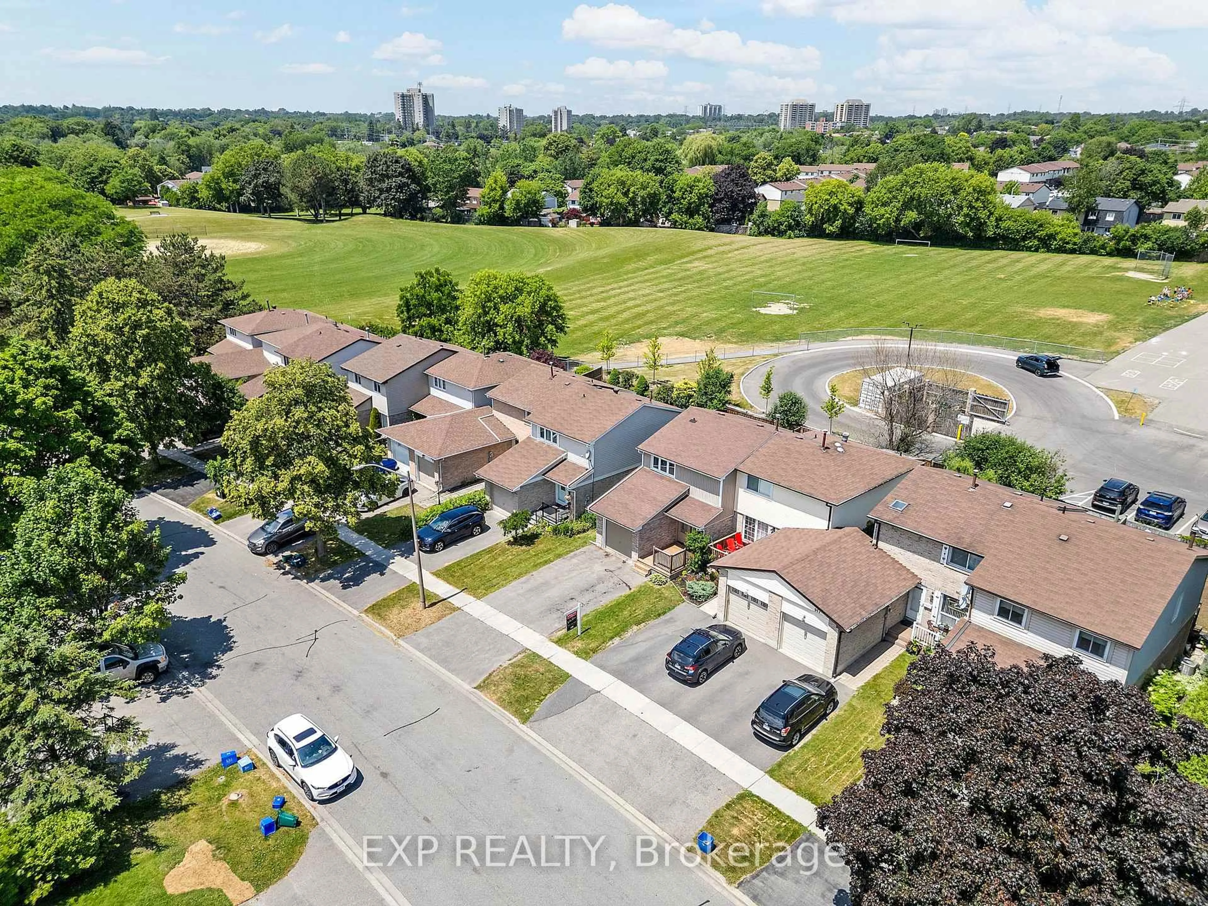 A pic from outside/outdoor area/front of a property/back of a property/a pic from drone, city buildings view from balcony for 913 Gentry Cres, Oshawa Ontario L1K 1L6
