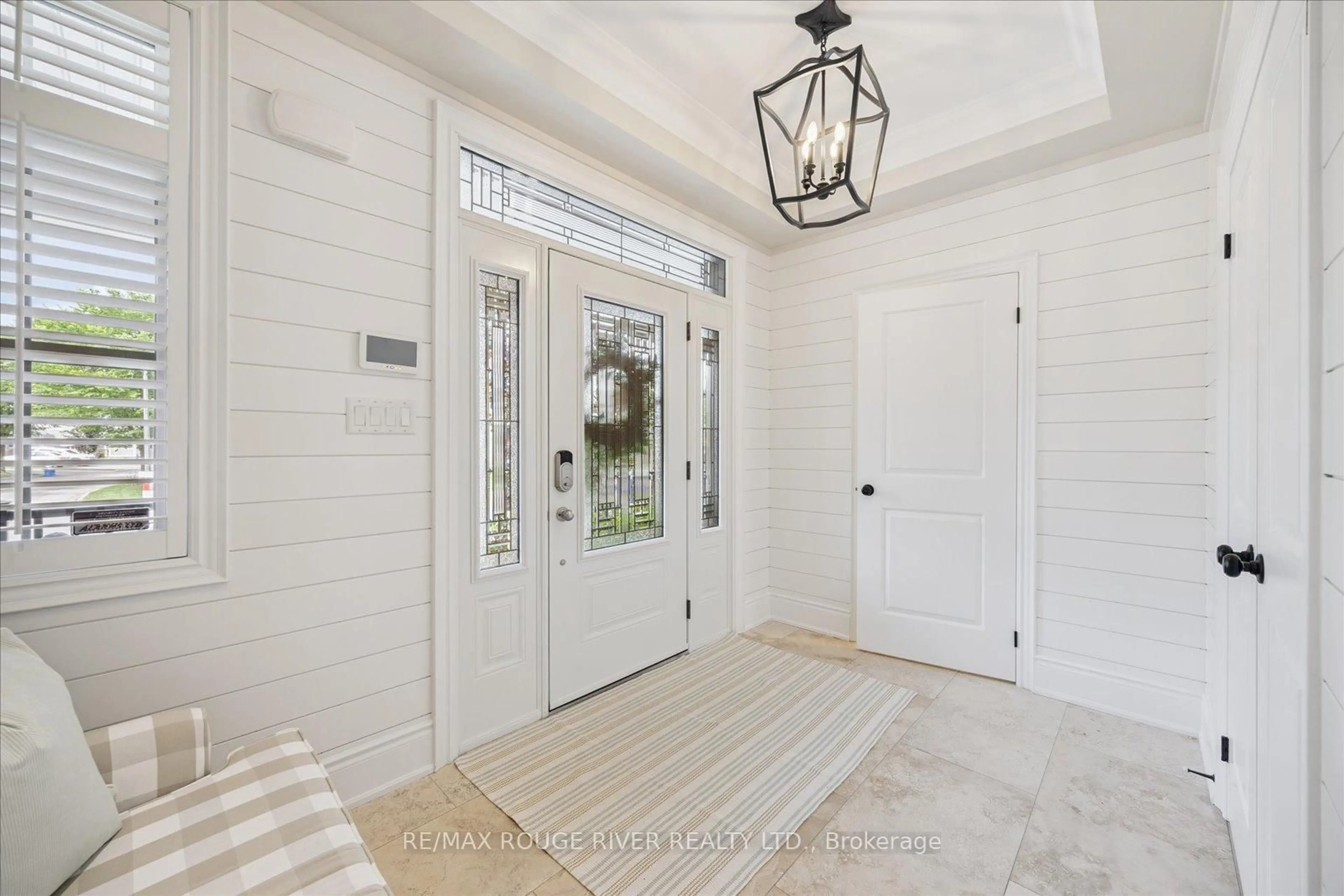Indoor entryway for 34 Nightingale Cres, Whitby Ontario L1M 0H3