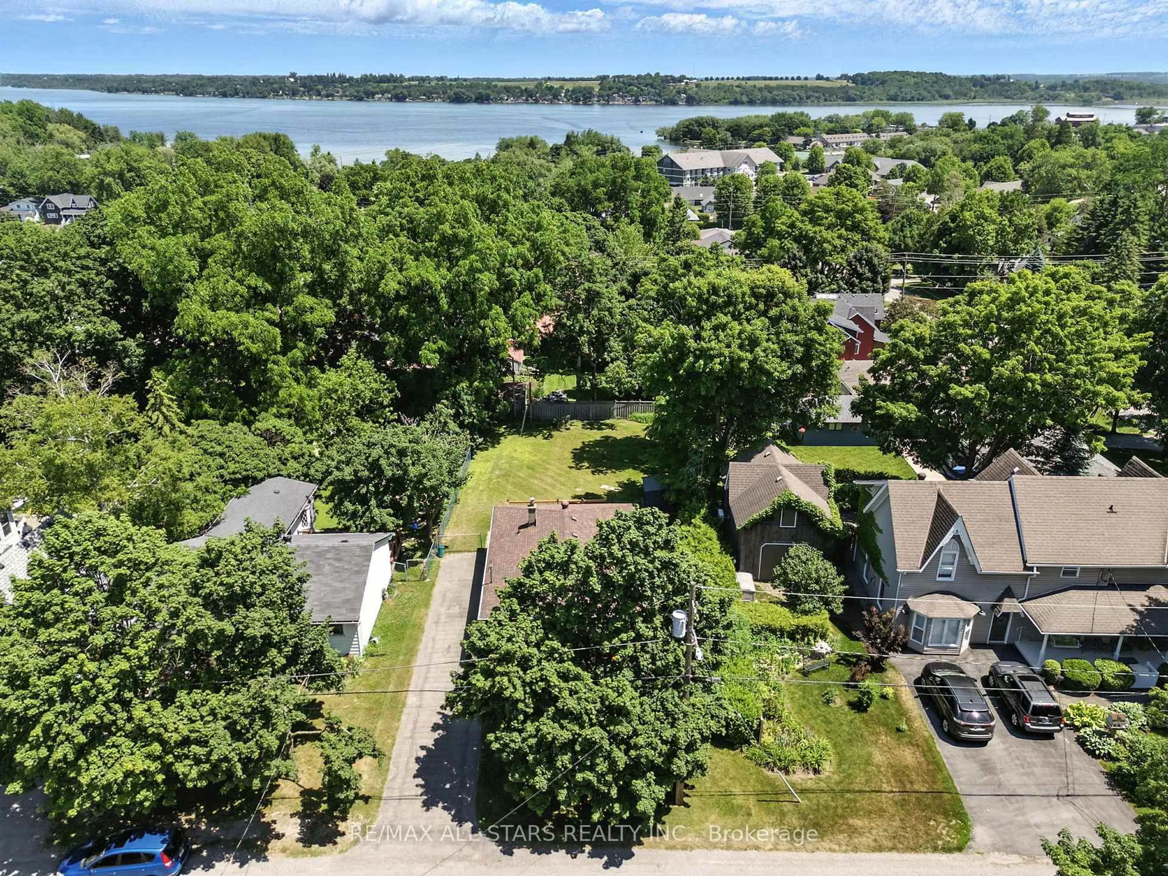 A pic from outside/outdoor area/front of a property/back of a property/a pic from drone, water/lake/river/ocean view for 307 Cochrane St, Scugog Ontario L9L 1M4