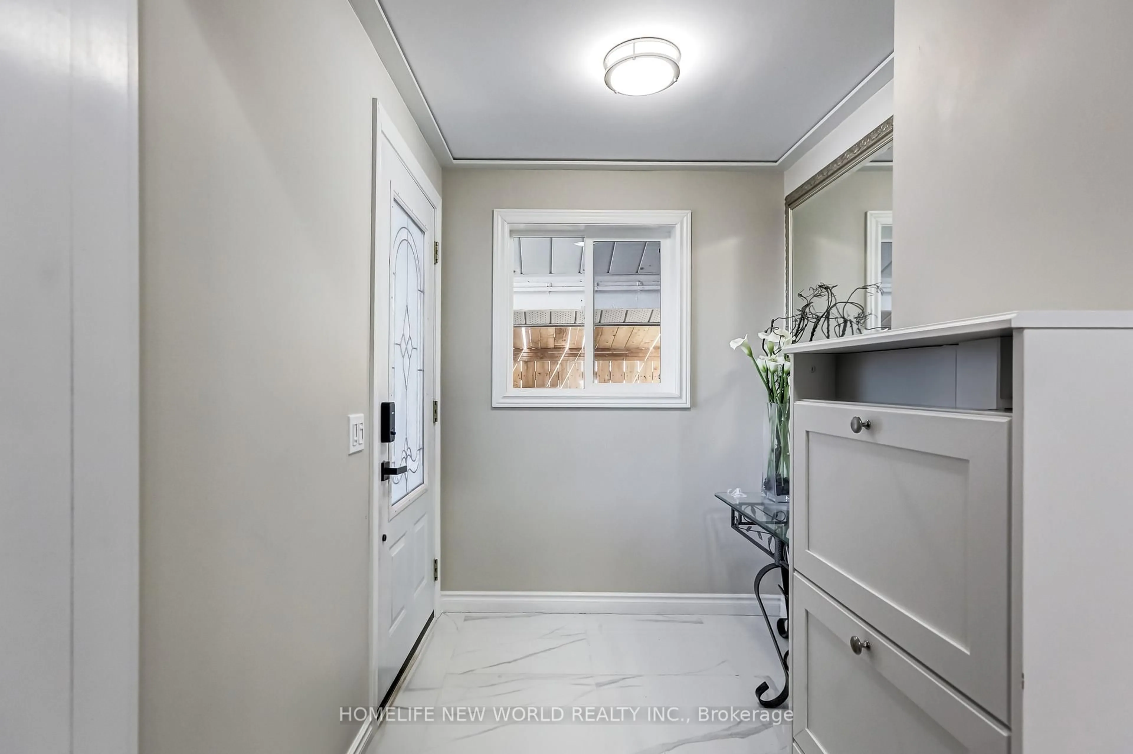 Indoor entryway for 9 Ladysbridge Dr, Toronto Ontario M1G 3H5