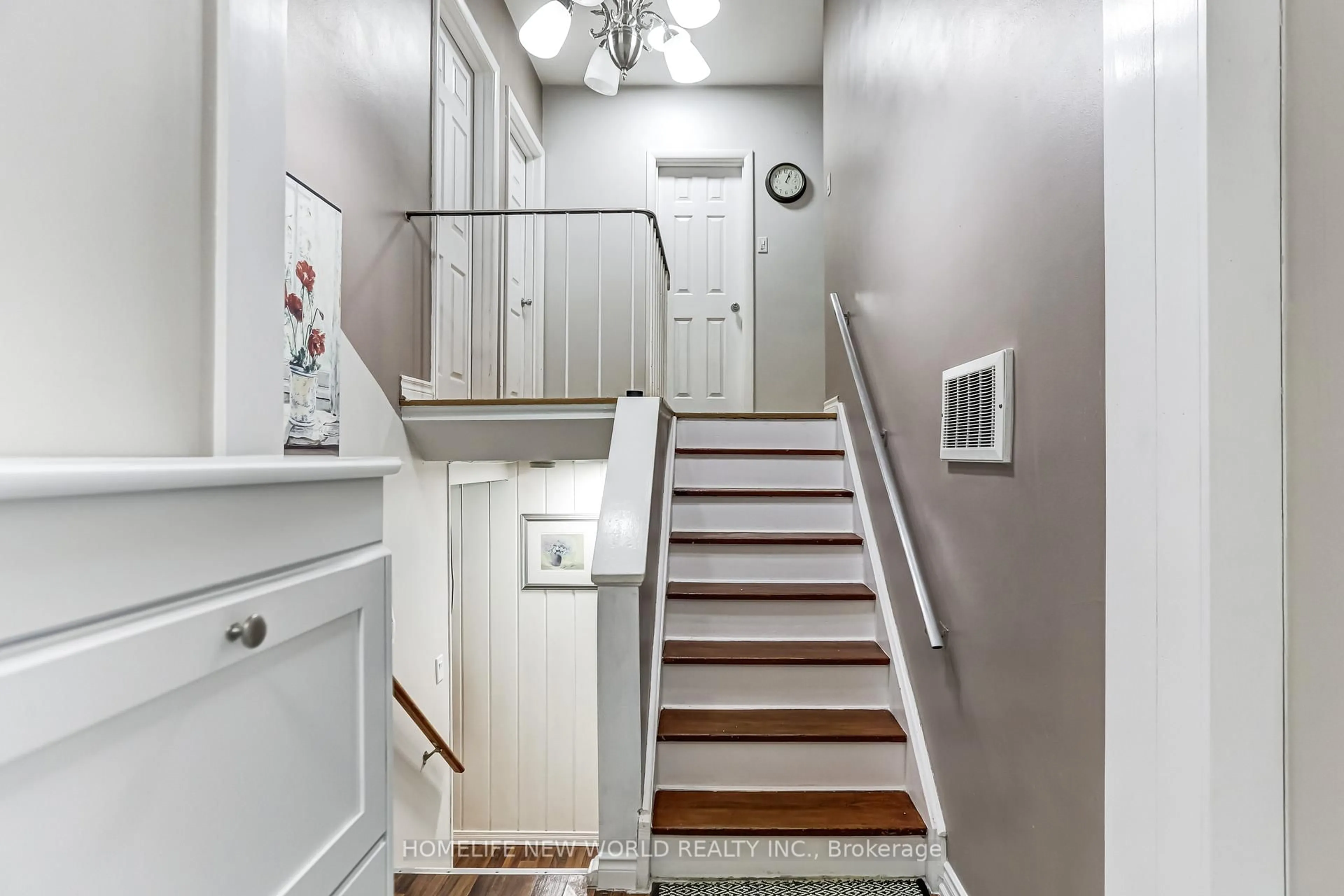 Stairs for 9 Ladysbridge Dr, Toronto Ontario M1G 3H5