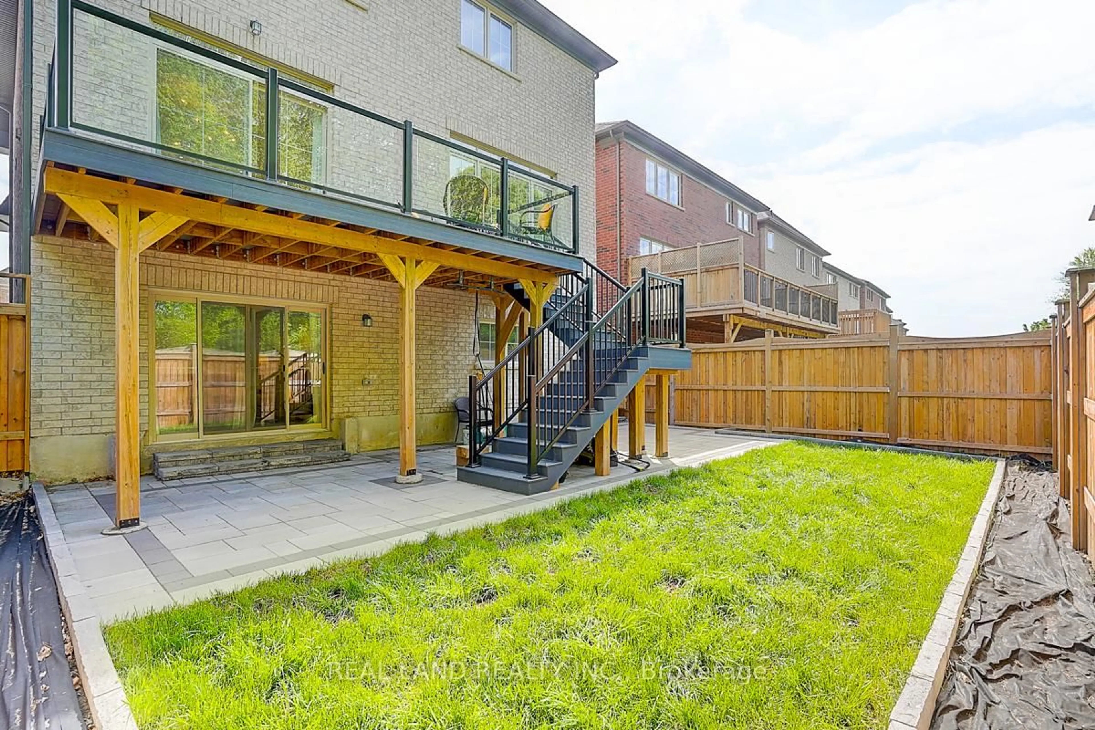 Patio, street for 111 Auckland Dr, Whitby Ontario L1P 0J4