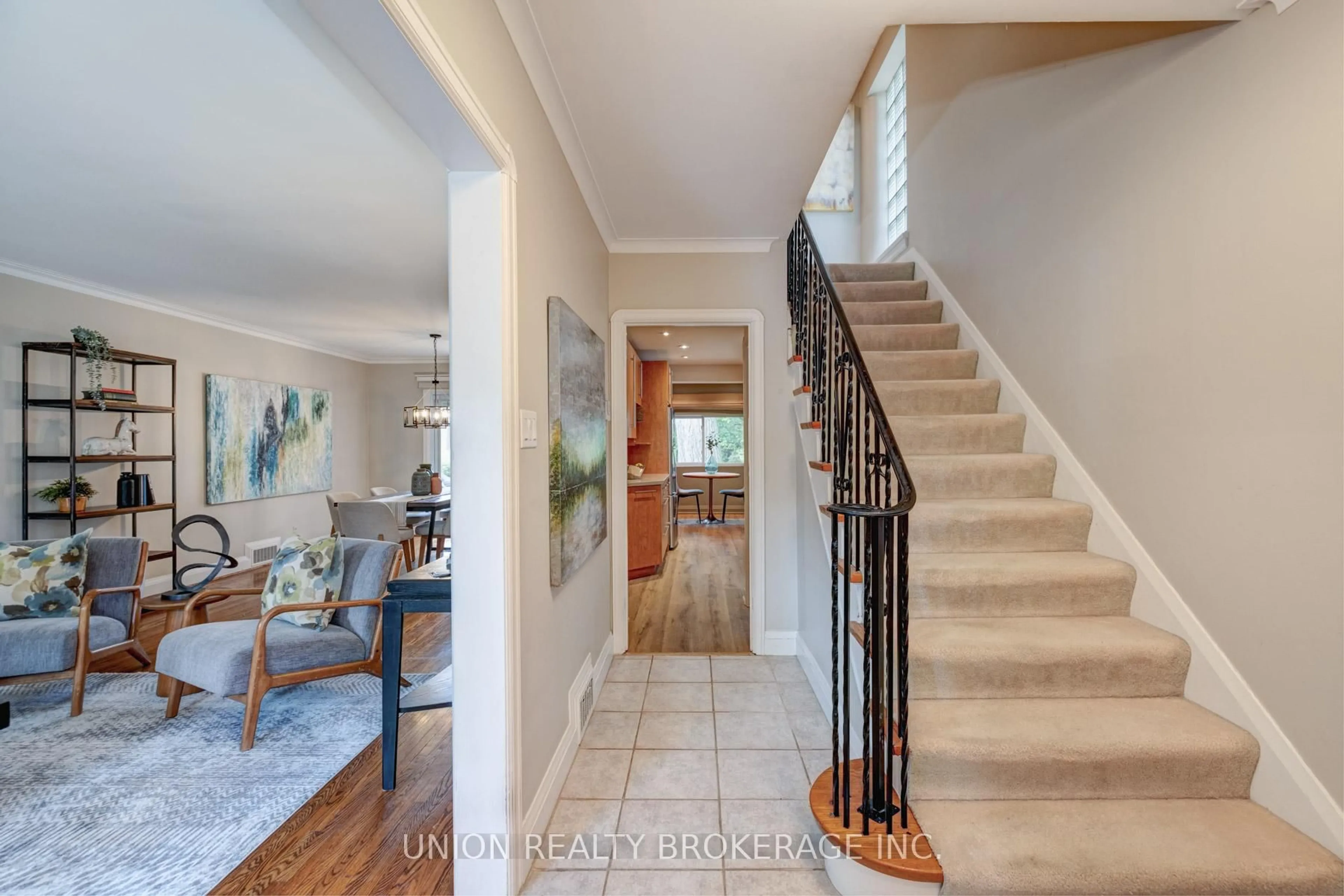 Indoor entryway for 16 Fallingbrook Rd, Toronto Ontario M1N 2T4