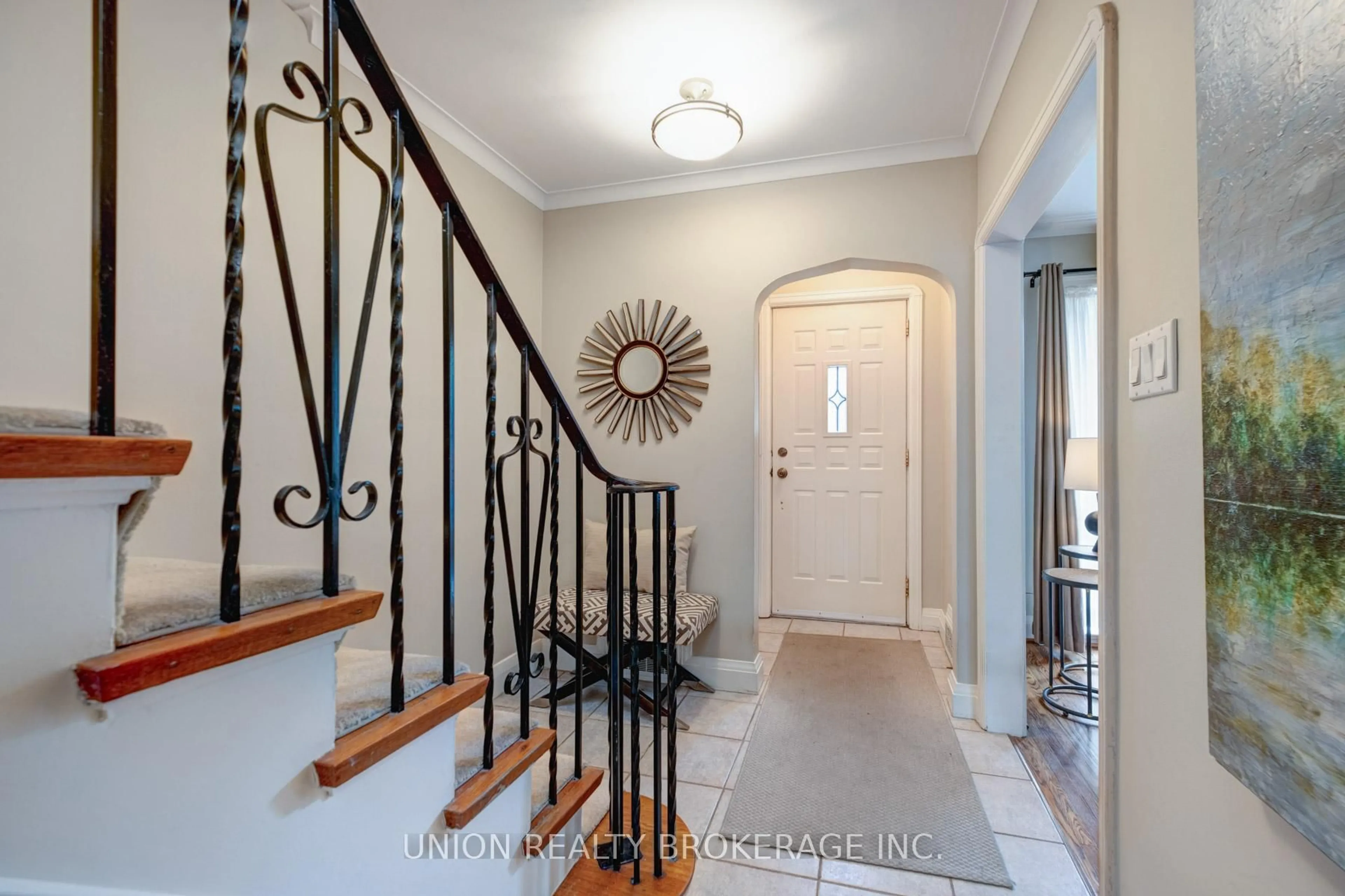 Indoor entryway for 16 Fallingbrook Rd, Toronto Ontario M1N 2T4