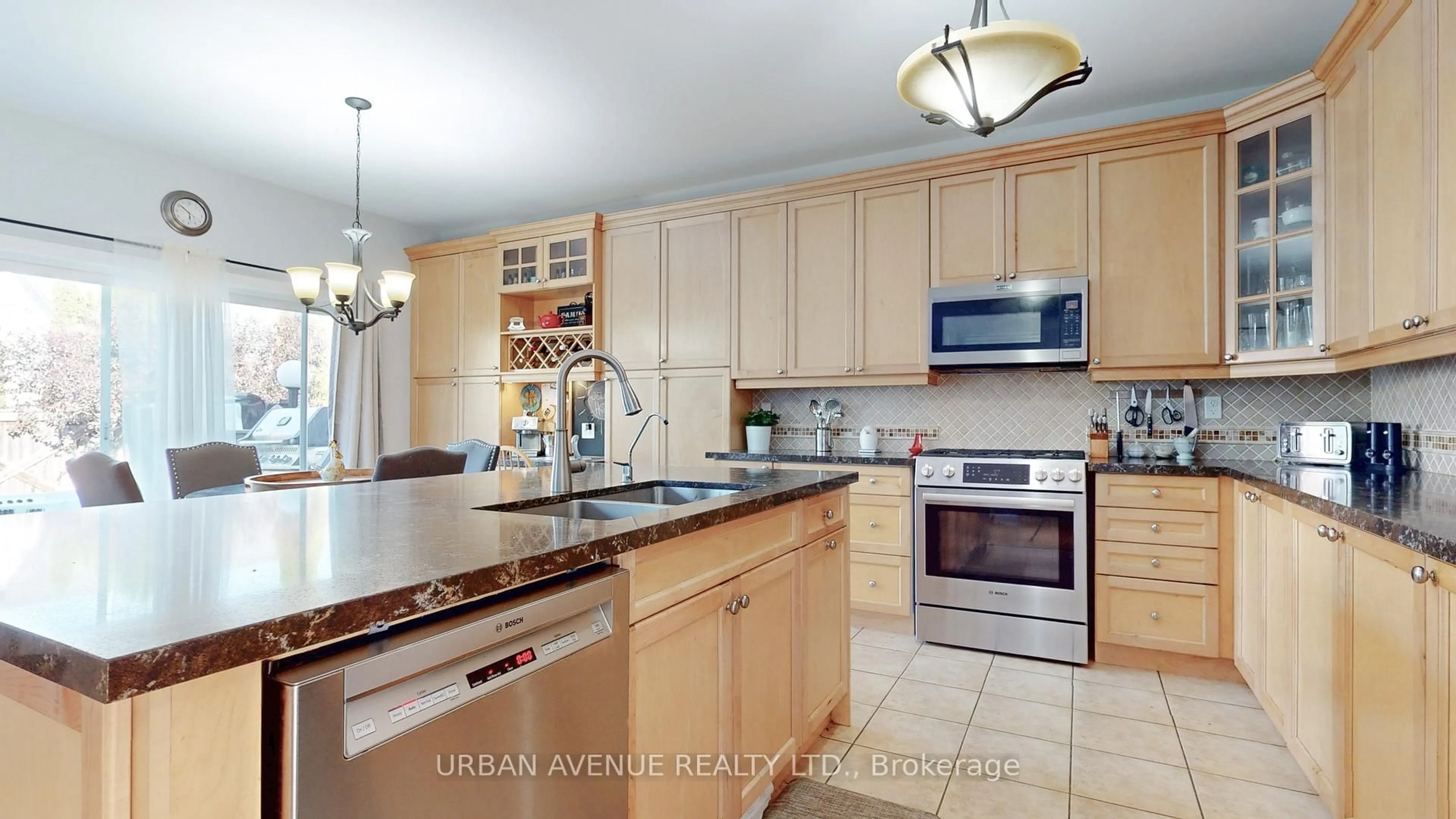 Open concept kitchen, ceramic/tile floor for 27 Mccorkell St, Clarington Ontario L1C 0C1