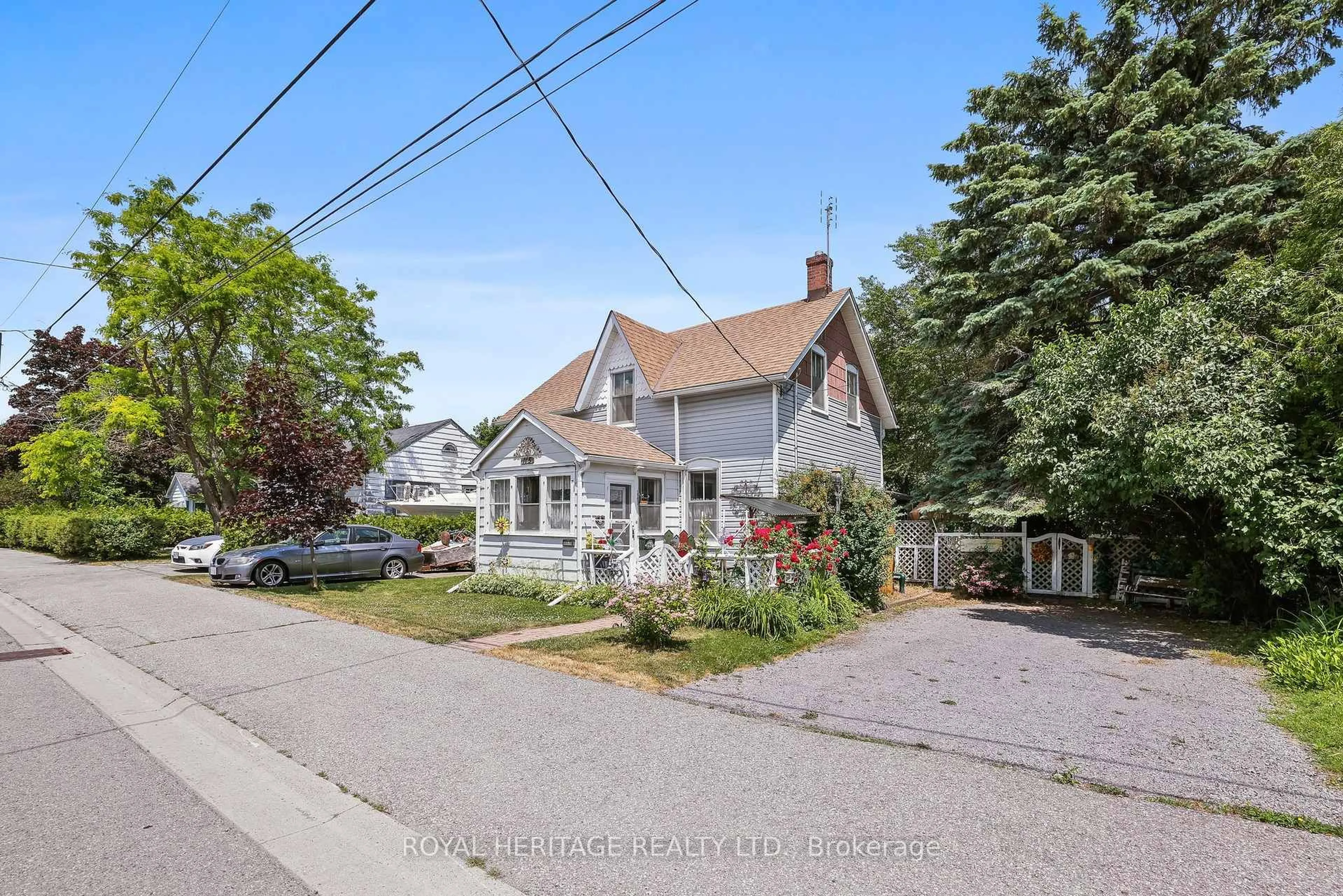 A pic from outside/outdoor area/front of a property/back of a property/a pic from drone, street for 115 Elgin St, Clarington Ontario L1C 3E6