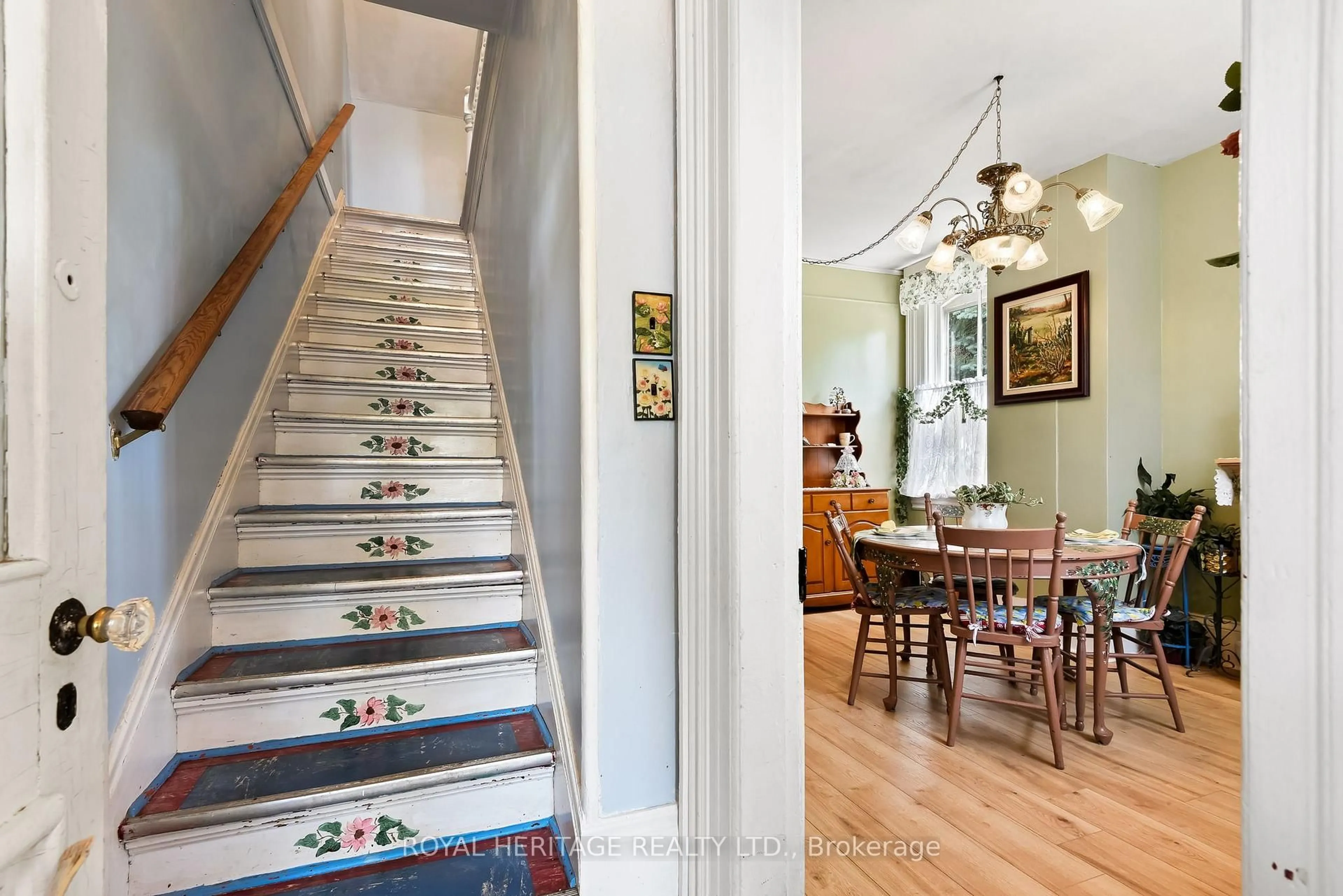 Stairs for 115 Elgin St, Clarington Ontario L1C 3E6