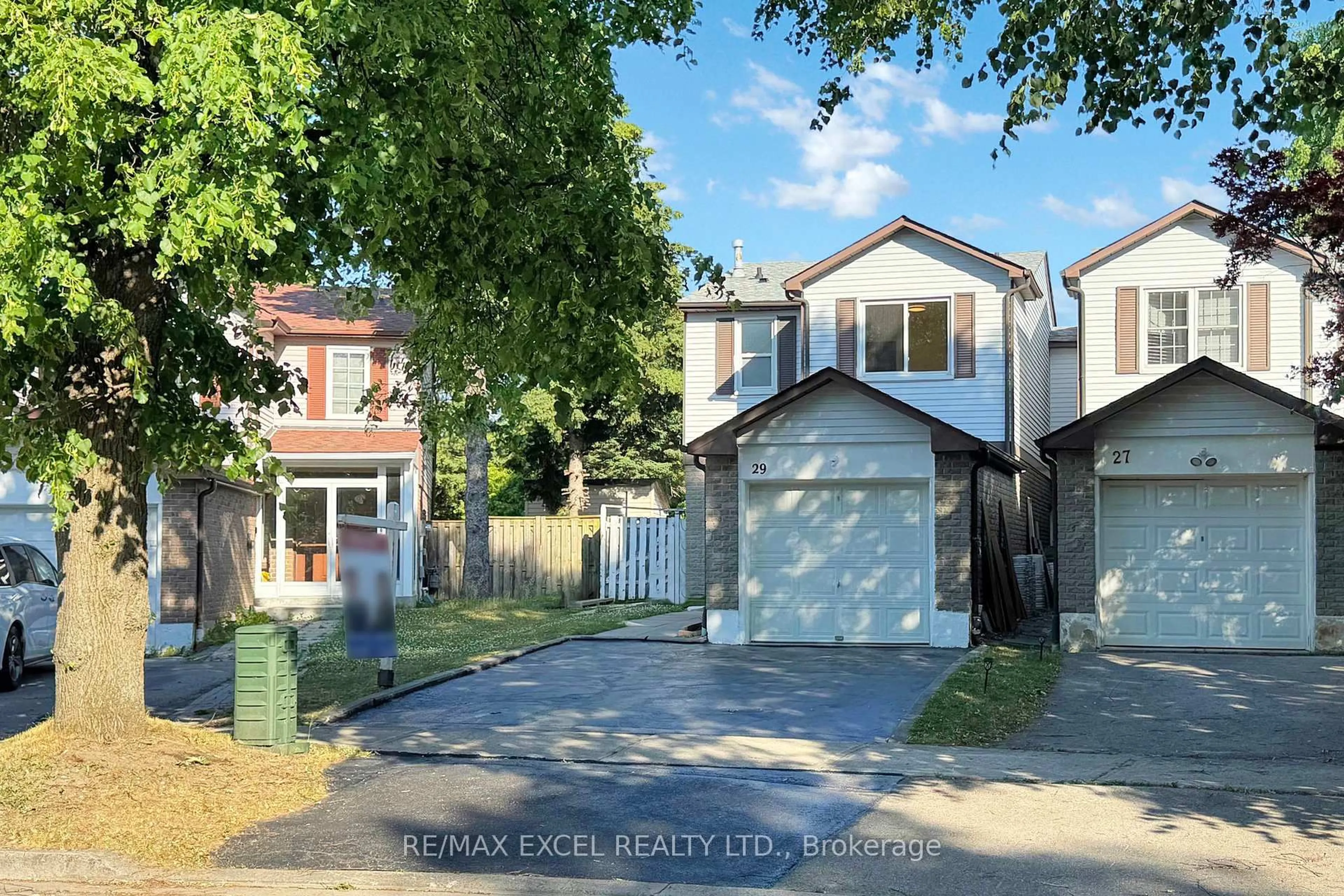 A pic from outside/outdoor area/front of a property/back of a property/a pic from drone, street for 29 Green Spring Dr, Toronto Ontario M1V 2A9
