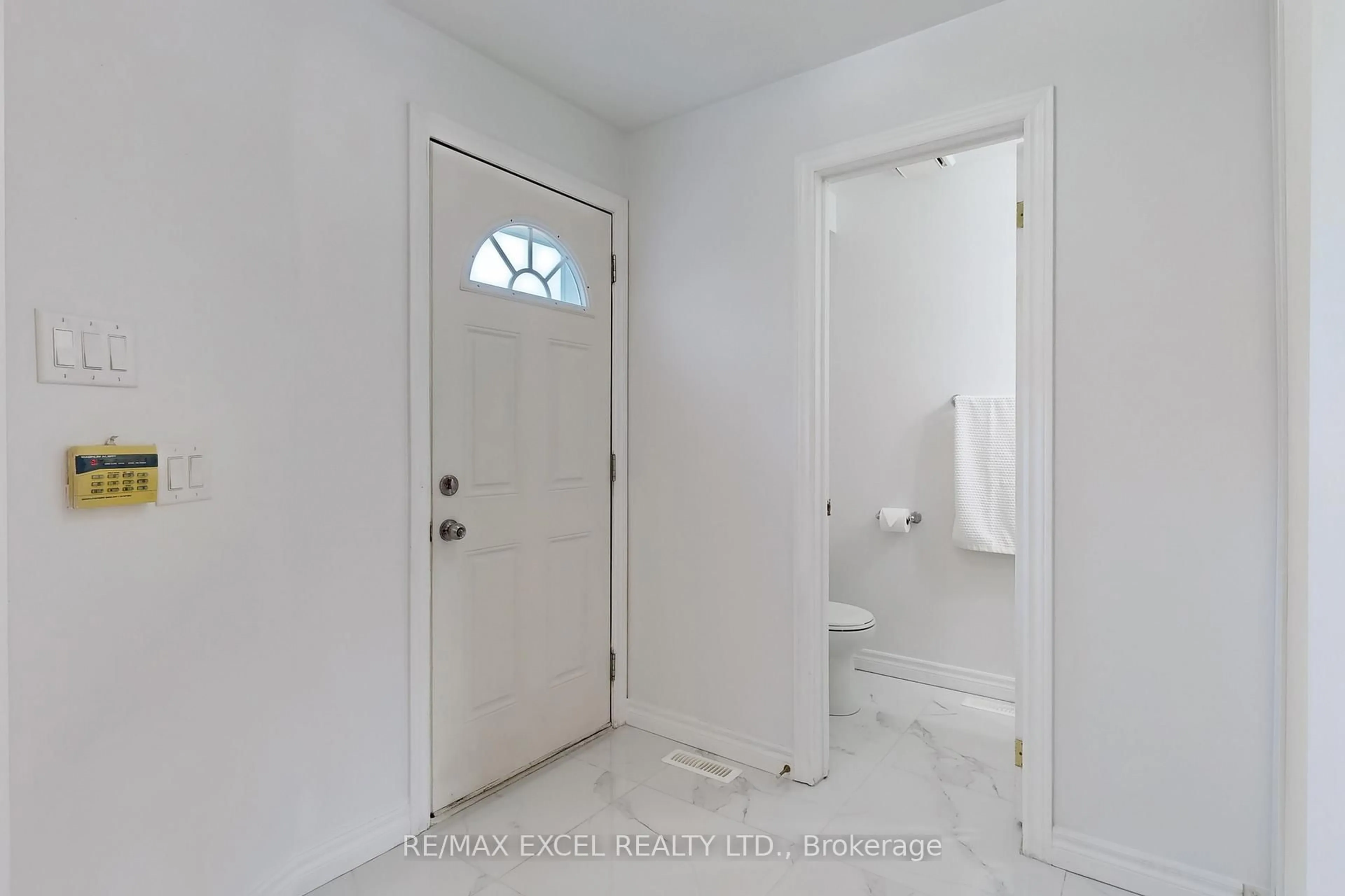 Indoor entryway for 29 Green Spring Dr, Toronto Ontario M1V 2A9