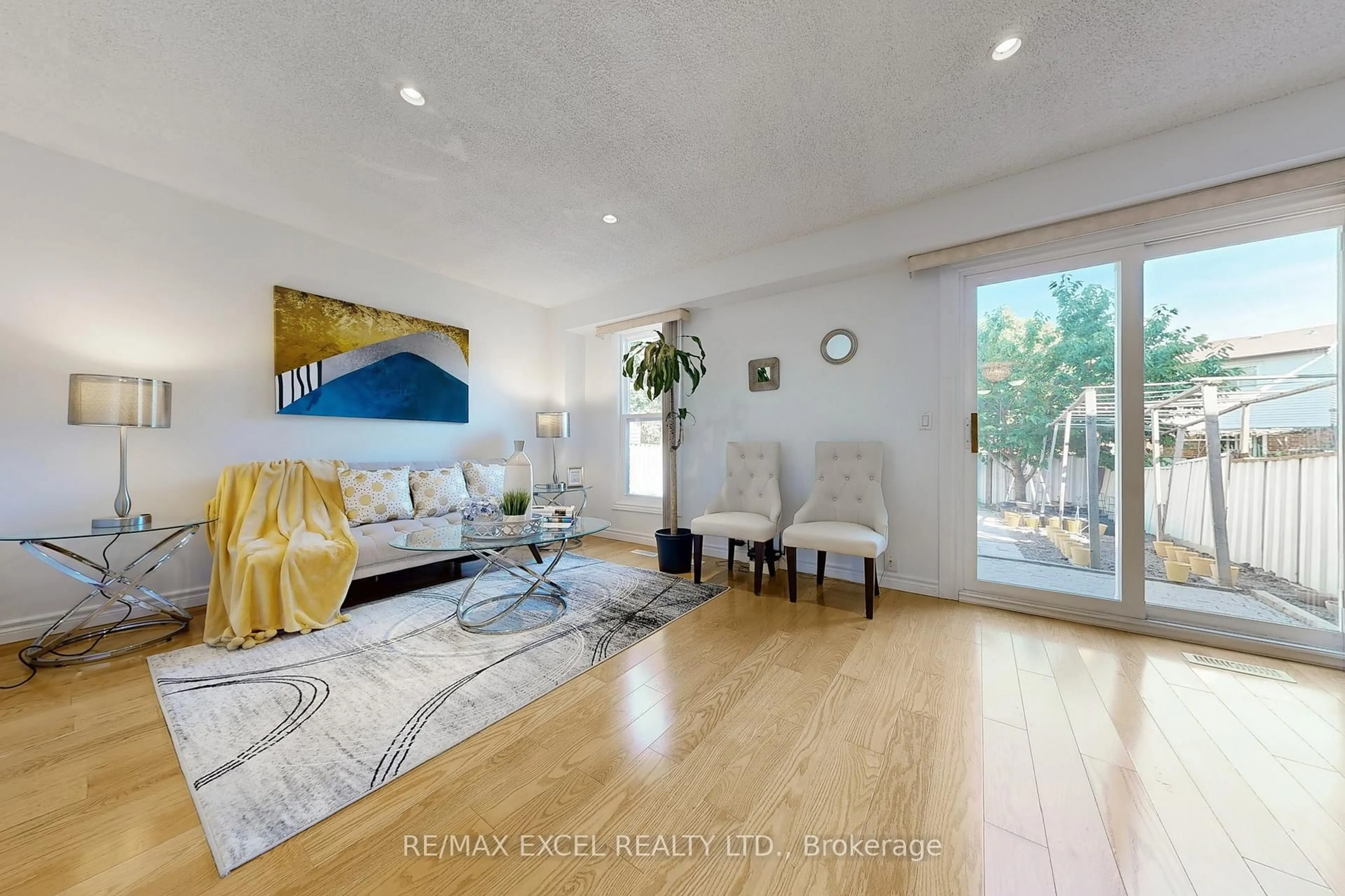 Living room with furniture, unknown for 29 Green Spring Dr, Toronto Ontario M1V 2A9