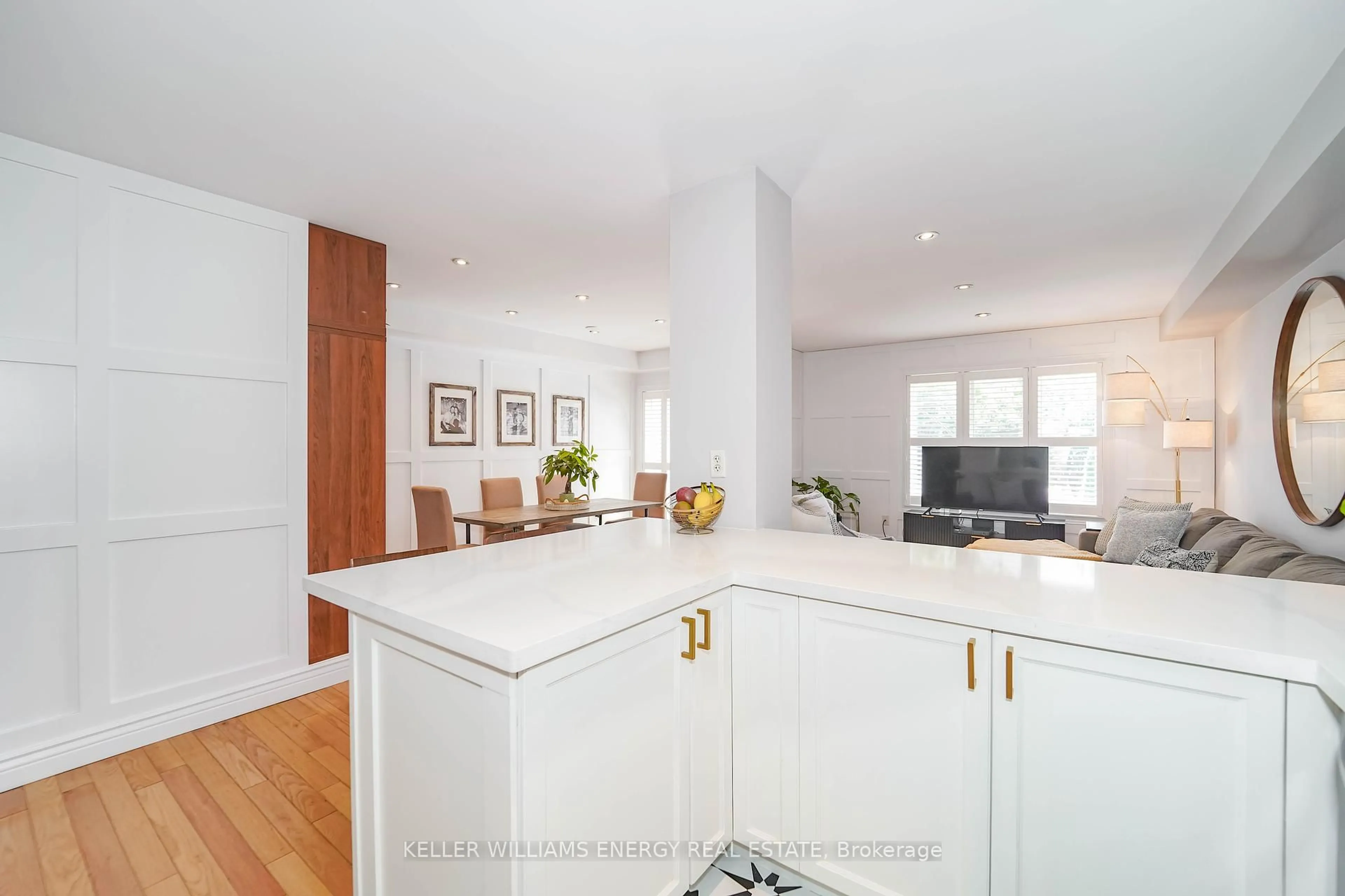 Unknown for 15 Fairmount Dr, Whitby Ontario L1R 0G3