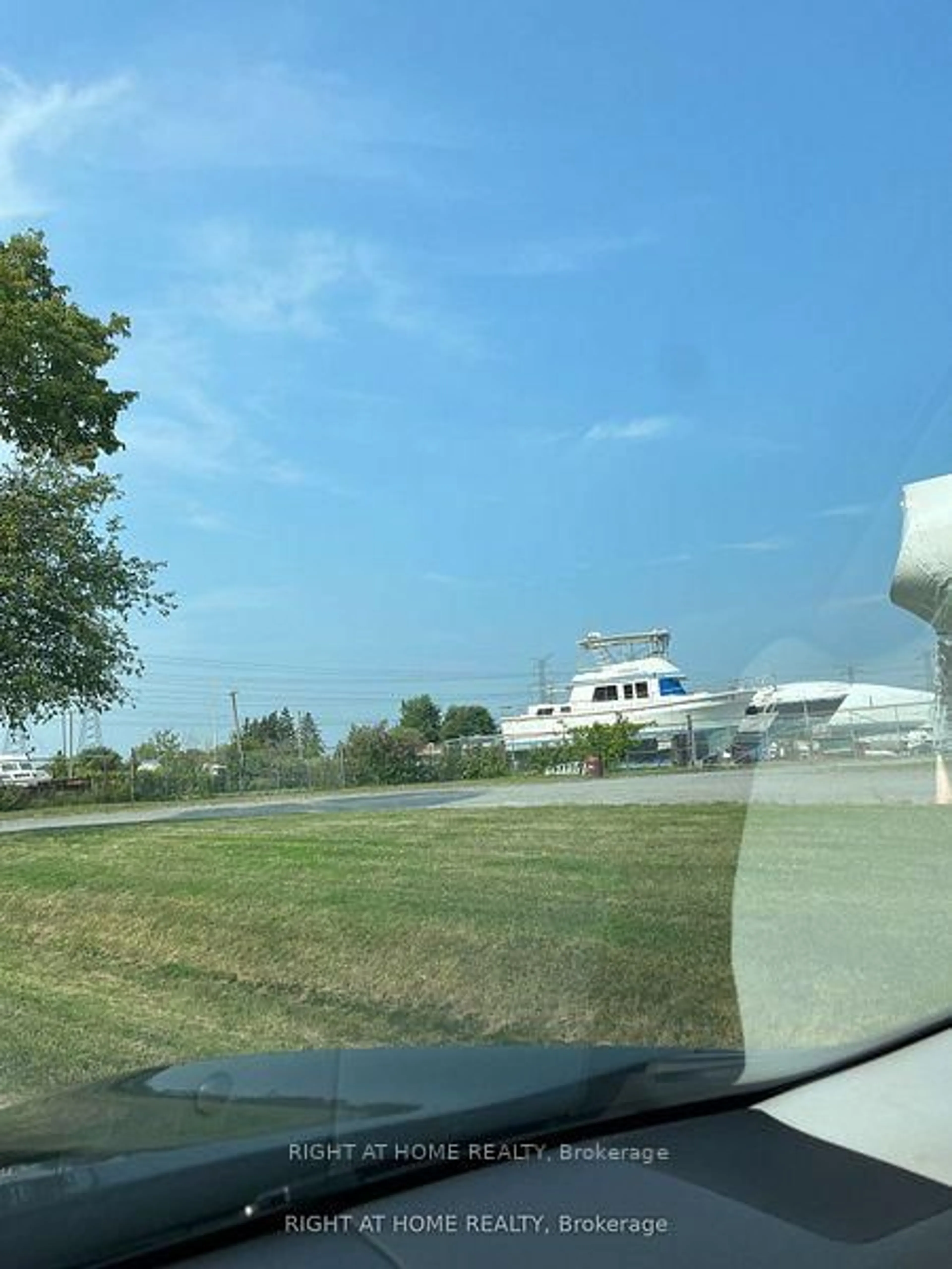Blurry image for 707 Port Darlington Rd, Clarington Ontario L1C 7G3