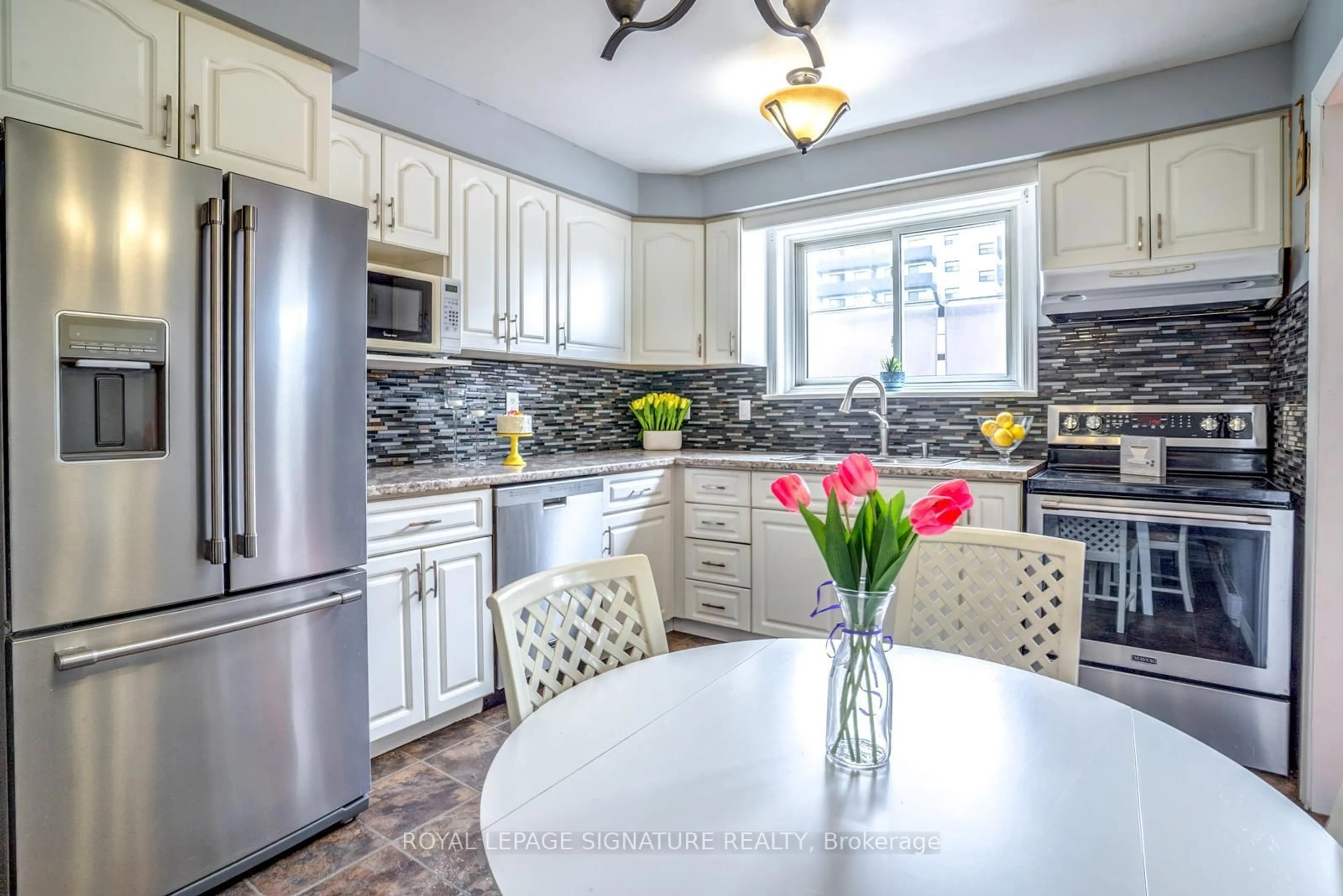 Open concept kitchen, ceramic/tile floor for 120 Nonquon Rd #44, Oshawa Ontario L1G 7E6