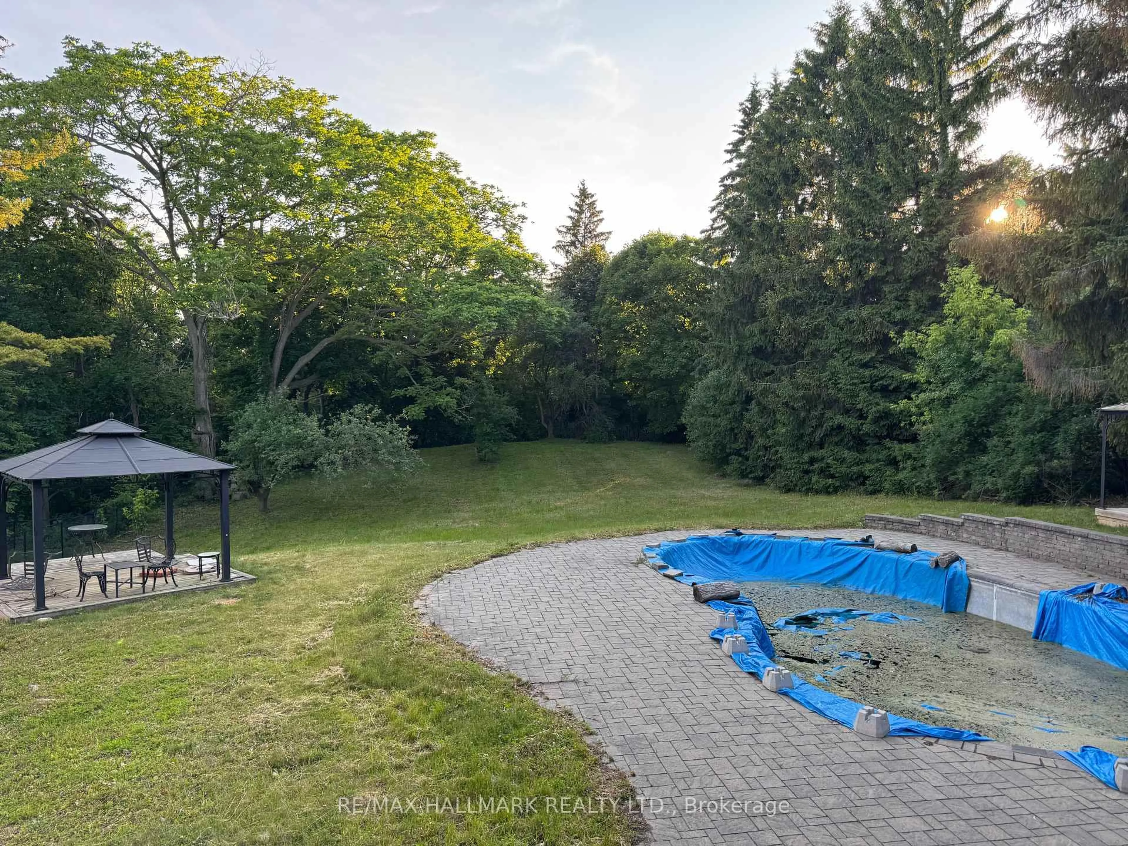 A pic from outside/outdoor area/front of a property/back of a property/a pic from drone, forest/trees view for 1382 Rougemount Dr, Pickering Ontario L1V 1N1