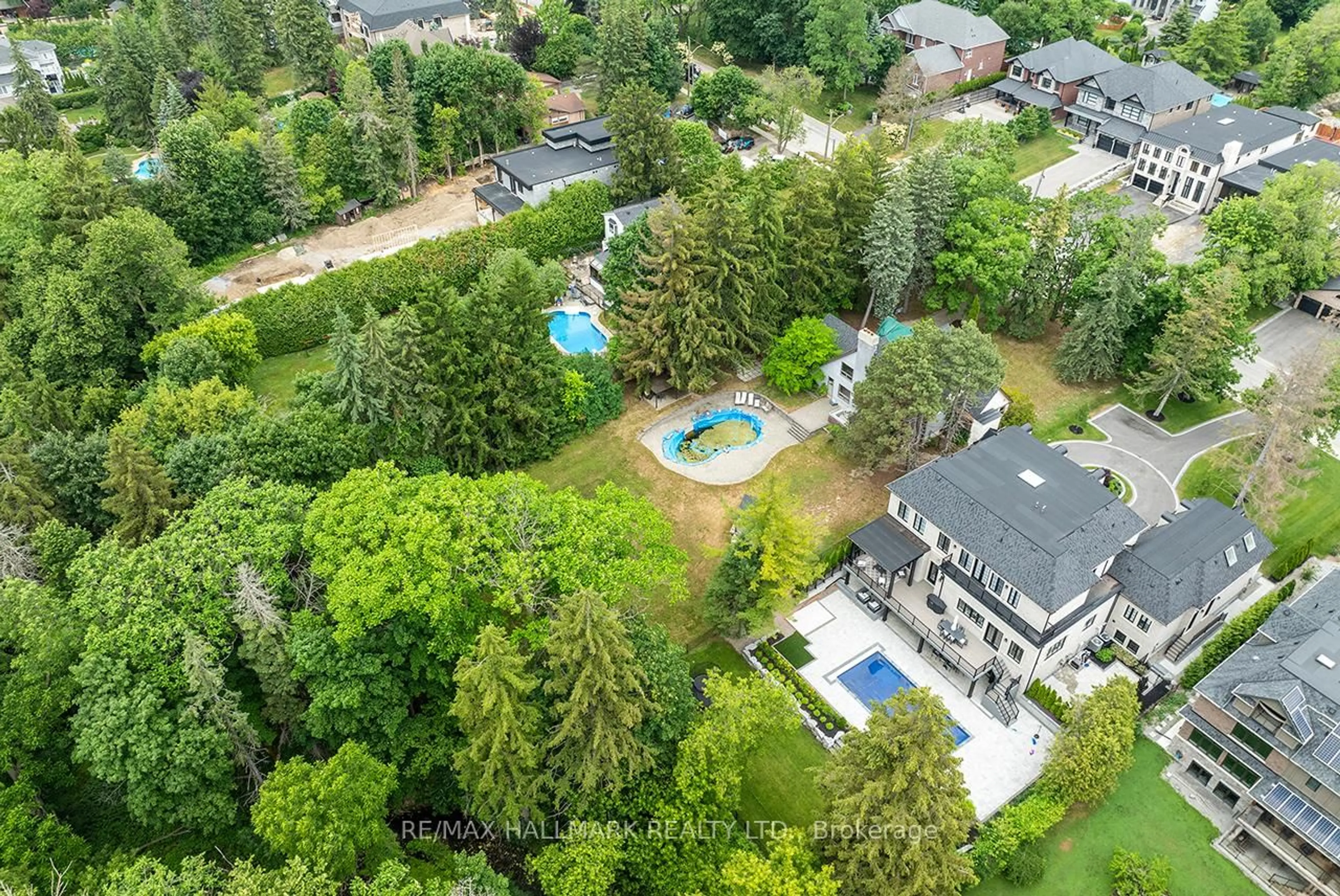 A pic from outside/outdoor area/front of a property/back of a property/a pic from drone, forest/trees view for 1382 Rougemount Dr, Pickering Ontario L1V 1N1