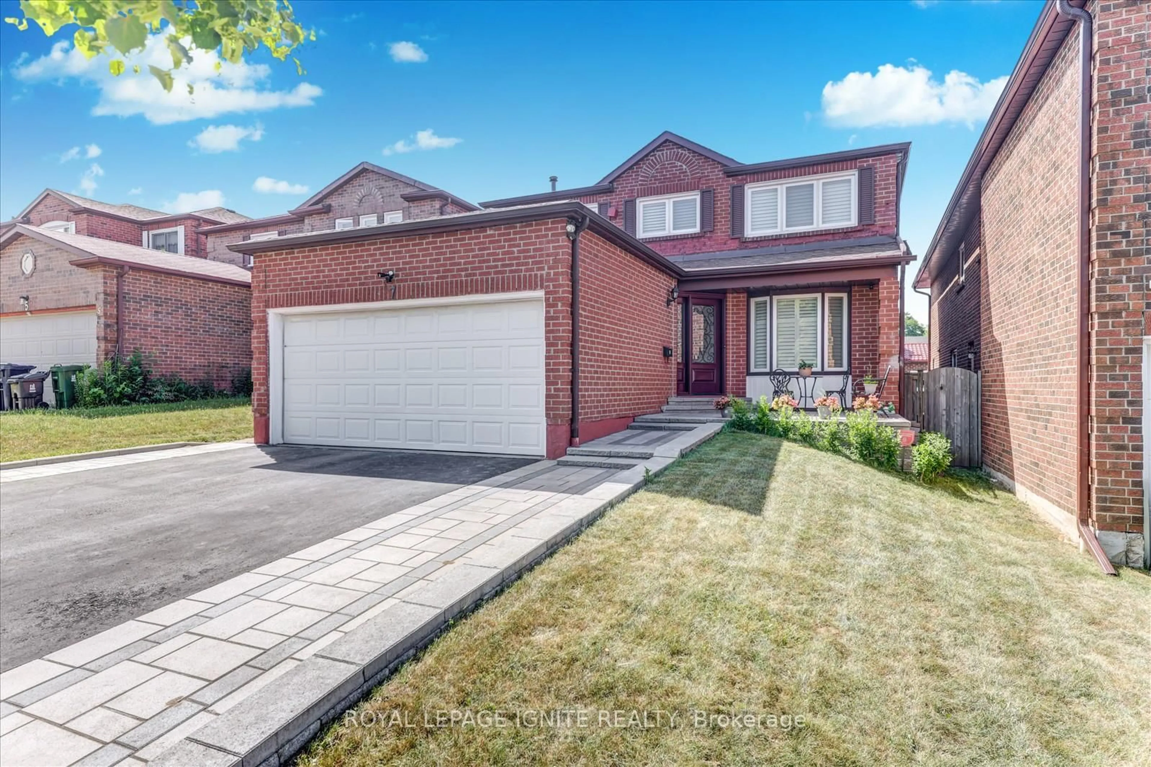 Home with brick exterior material, street for 7 Halfway Ave, Toronto Ontario M1B 4N3