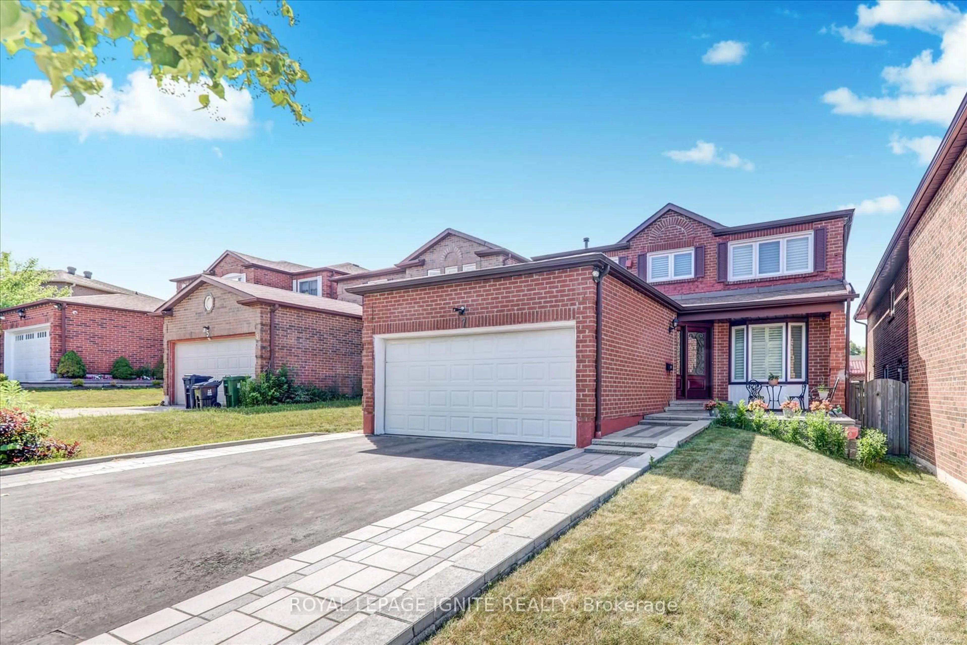Home with brick exterior material, street for 7 Halfway Ave, Toronto Ontario M1B 4N3