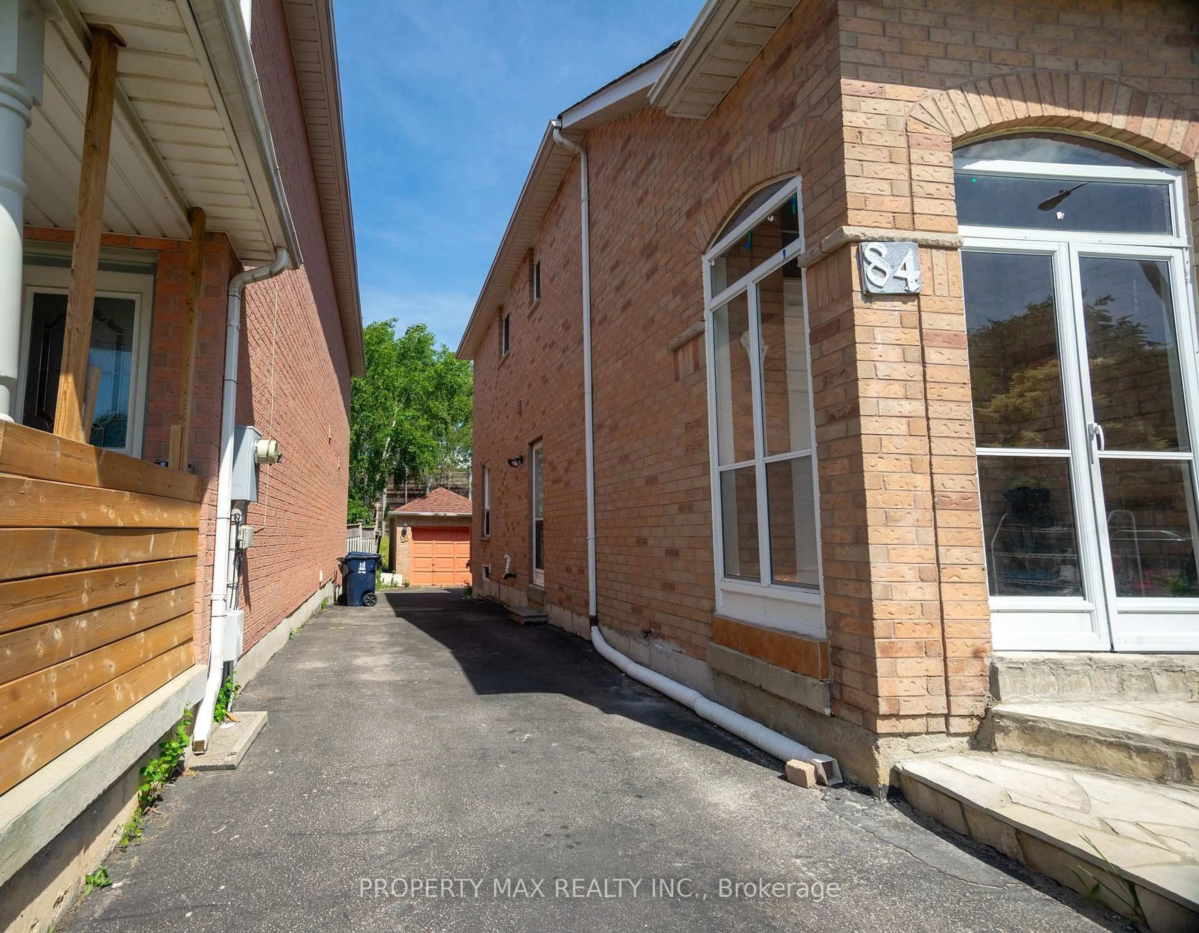 A pic from outside/outdoor area/front of a property/back of a property/a pic from drone, street for 84 Bridlegrove Dr, Toronto Ontario M1W 3W9