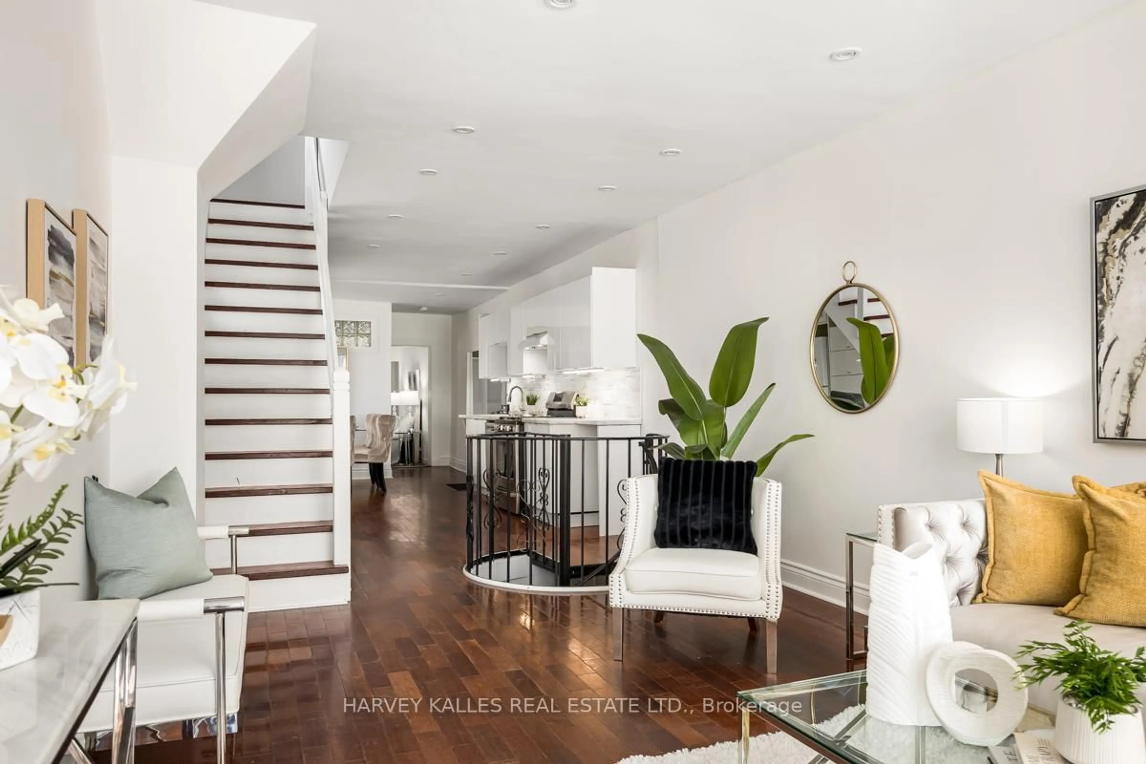 Indoor entryway for 256 Sammon Ave, Toronto Ontario M4J 1Z7