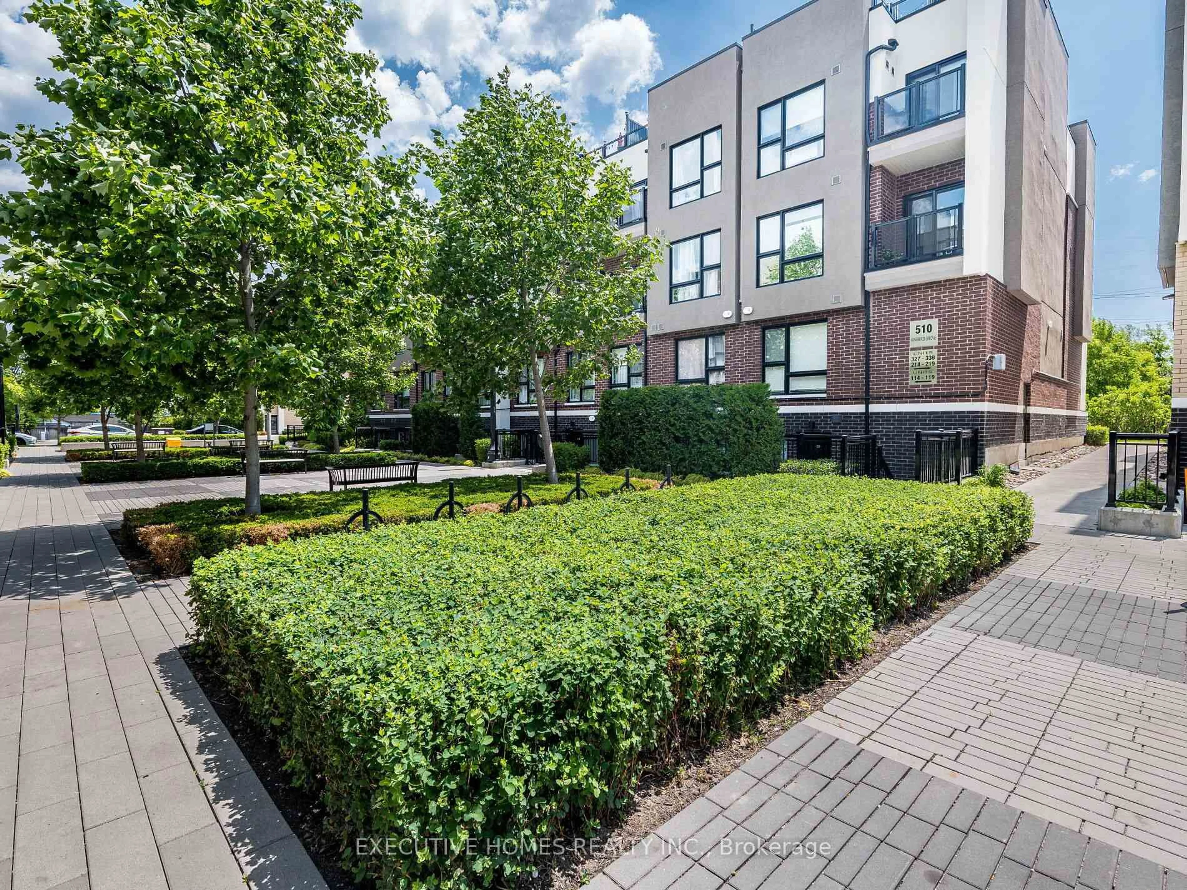 Patio, street for 500 Kingbird Grve #223, Toronto Ontario M1B 0E4