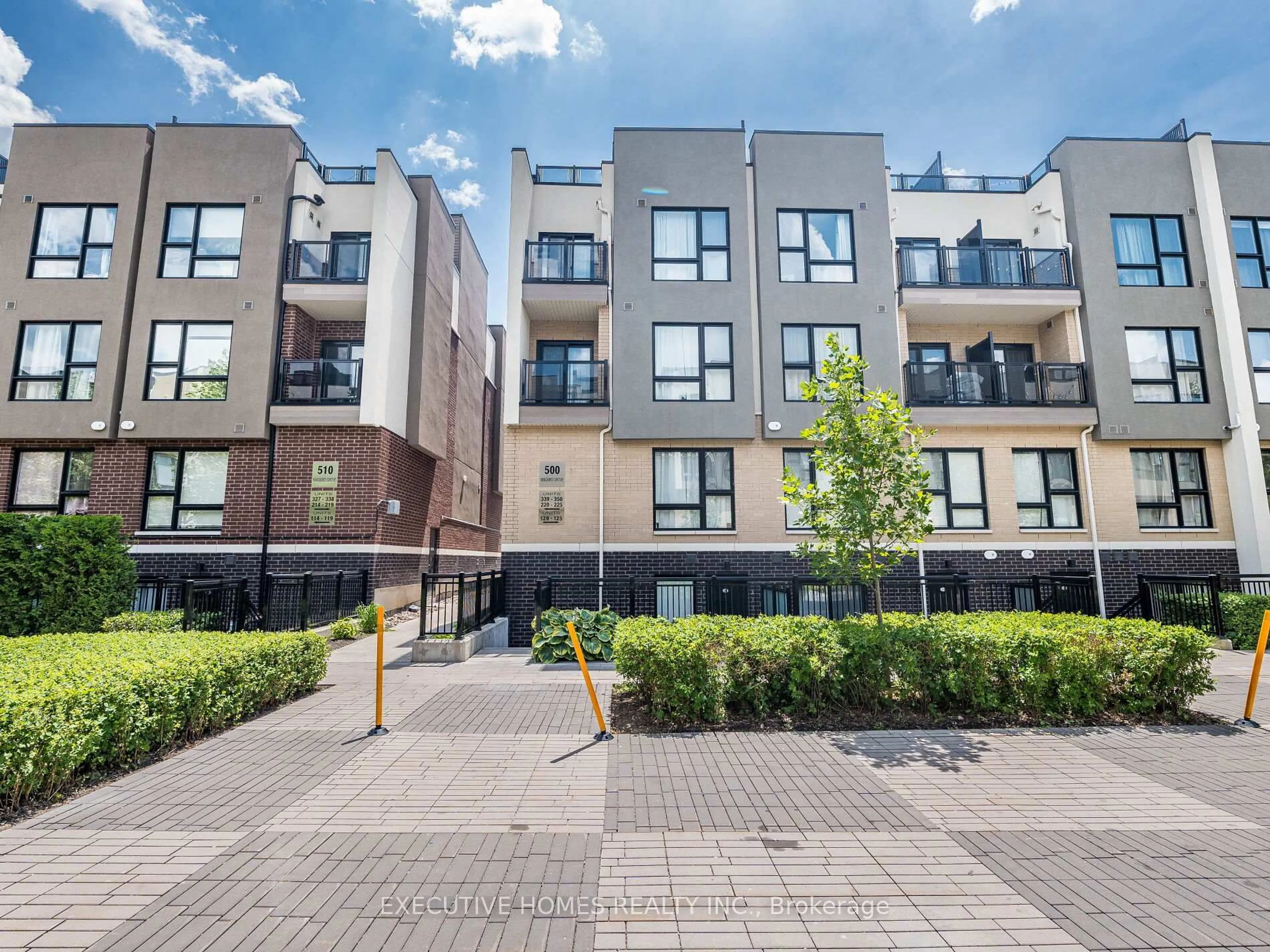 A pic from outside/outdoor area/front of a property/back of a property/a pic from drone, street for 500 Kingbird Grve #223, Toronto Ontario M1B 0E4