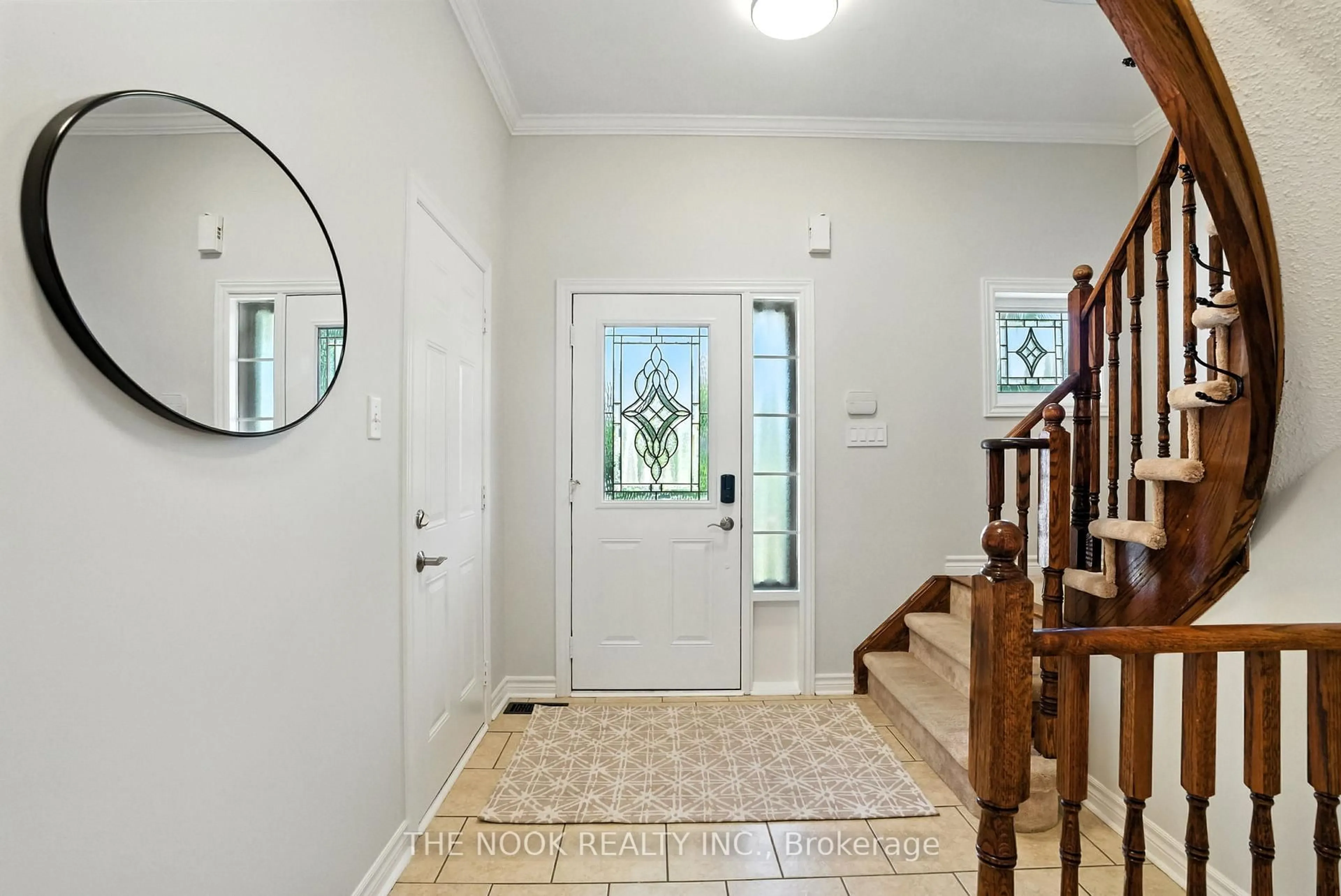 Indoor foyer for 20 Kimble Ave, Clarington Ontario L1C 0J8
