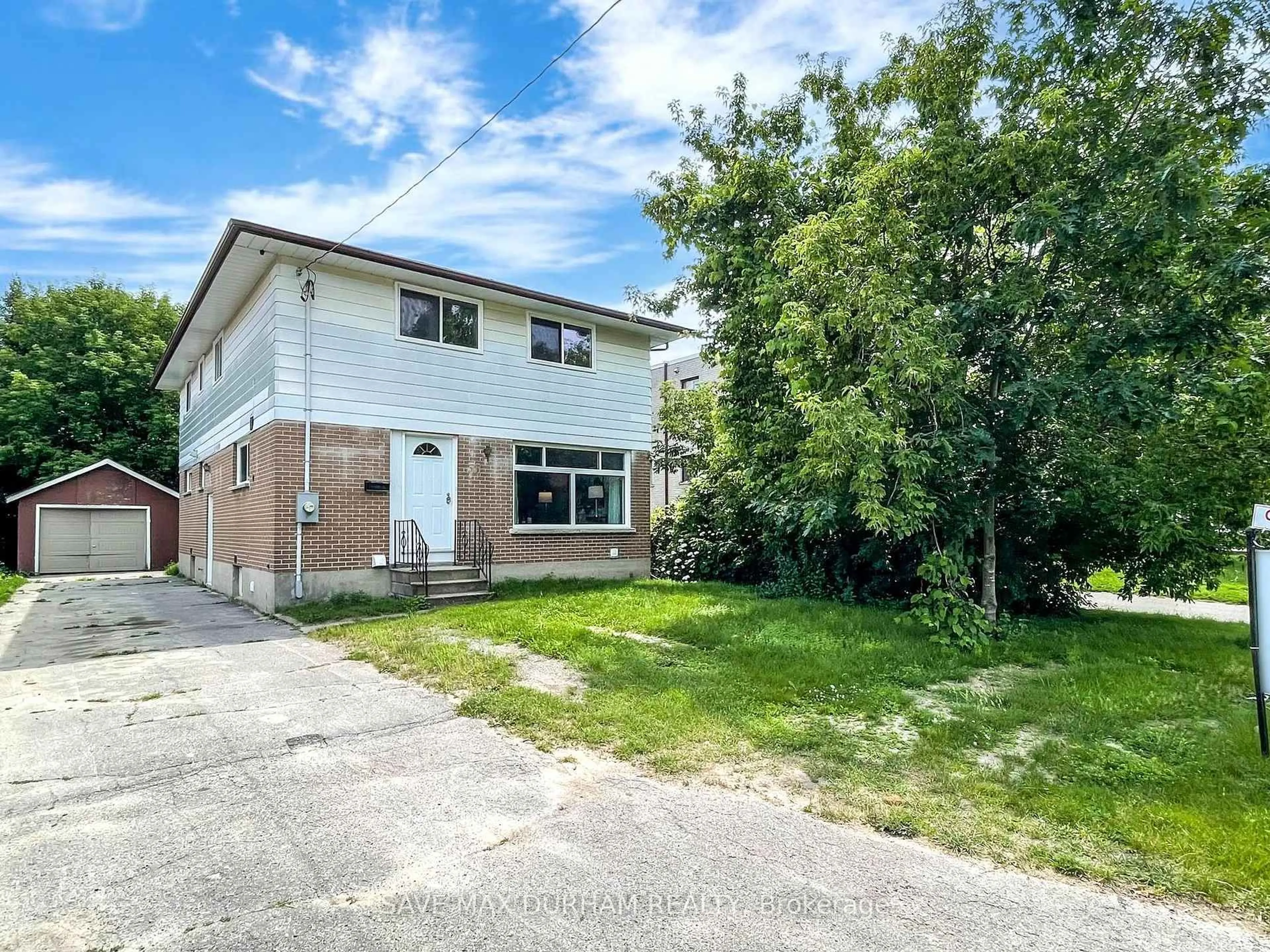 A pic from outside/outdoor area/front of a property/back of a property/a pic from drone, street for 55 Wayne Ave, Oshawa Ontario L1G 3P8