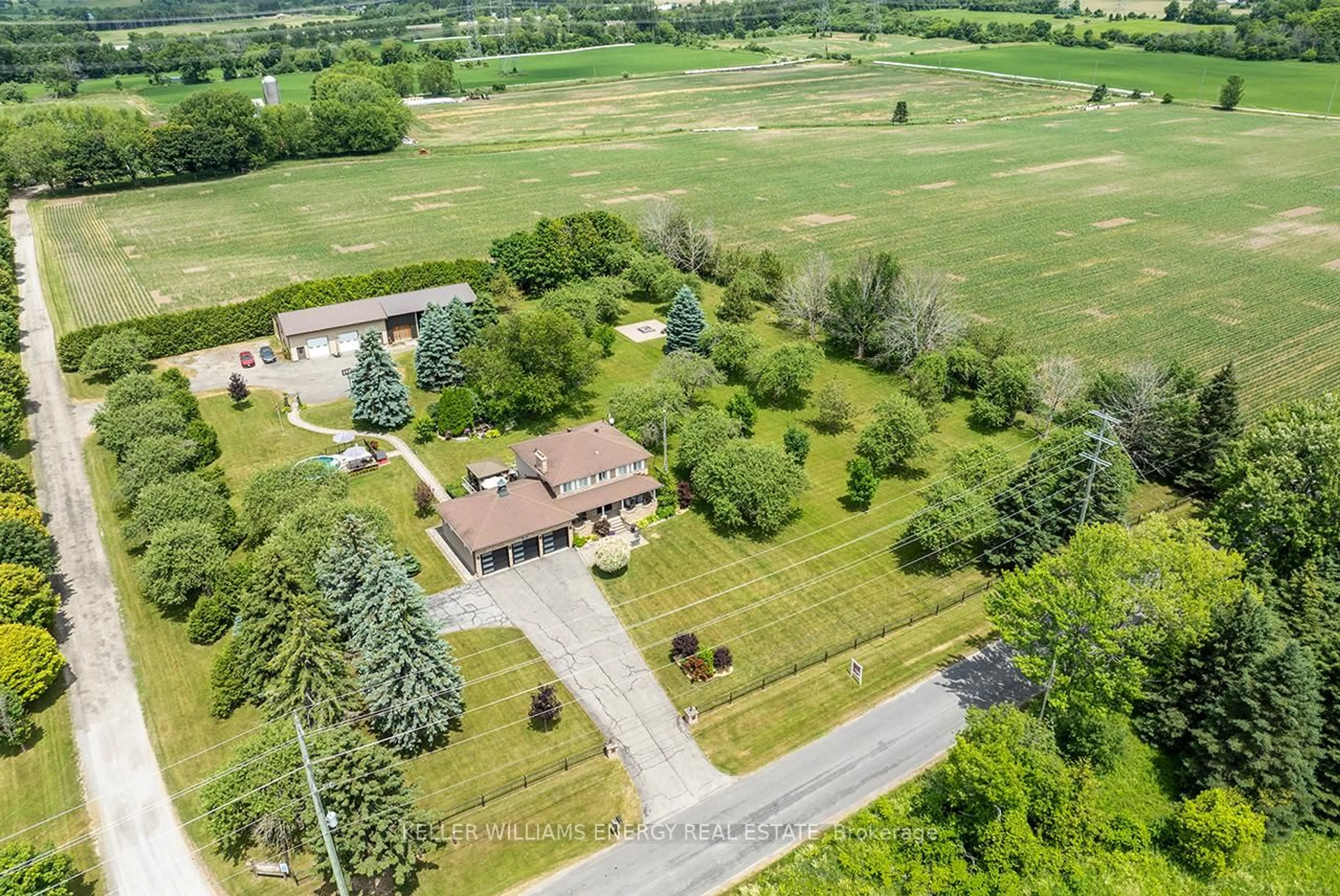 A pic from outside/outdoor area/front of a property/back of a property/a pic from drone, street for 66 Metcalf St, Clarington Ontario L1B 0H4
