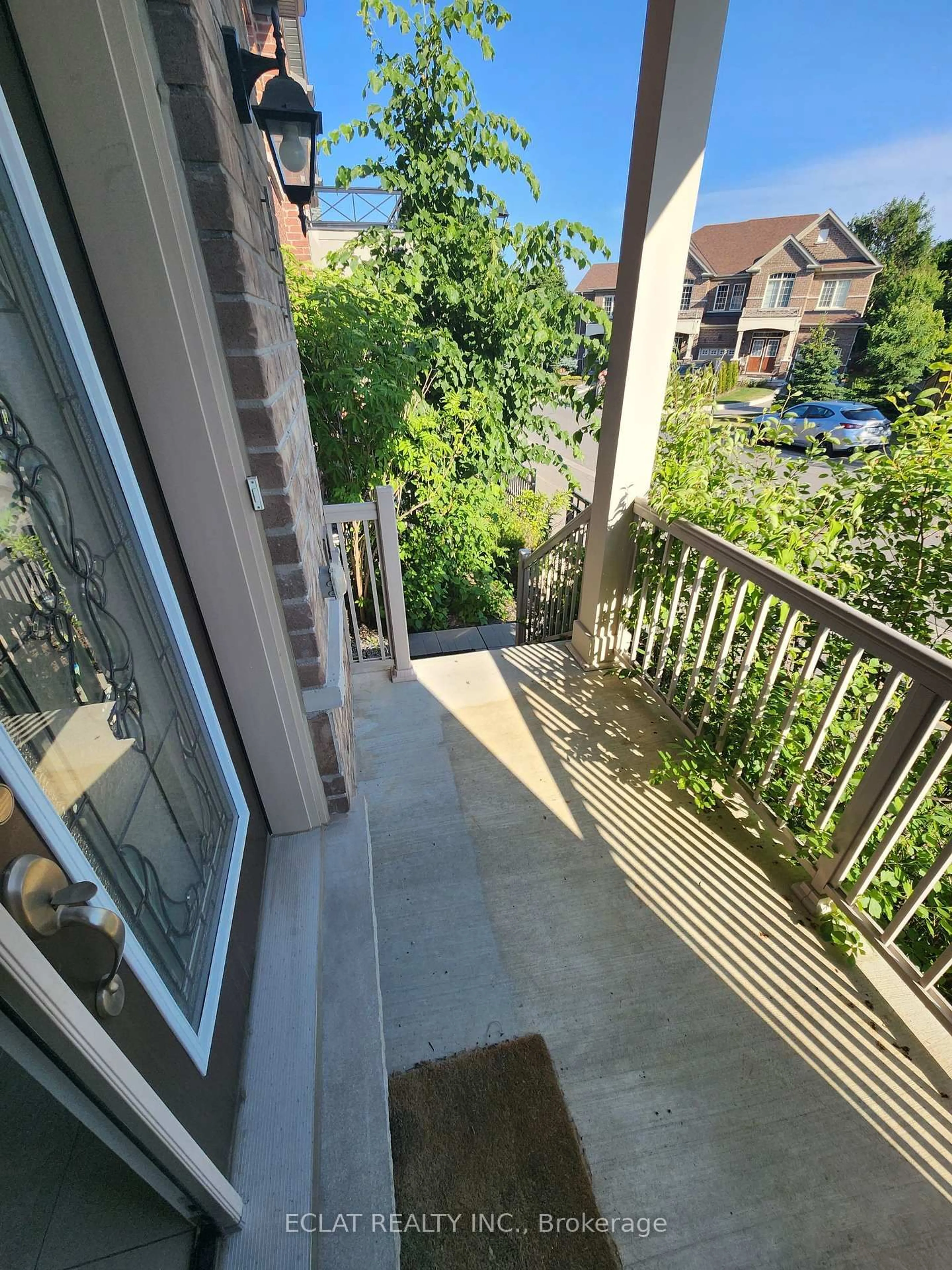 Balcony in the apartment, street for 14 Aldridge Lane, Clarington Ontario L1B 0V6