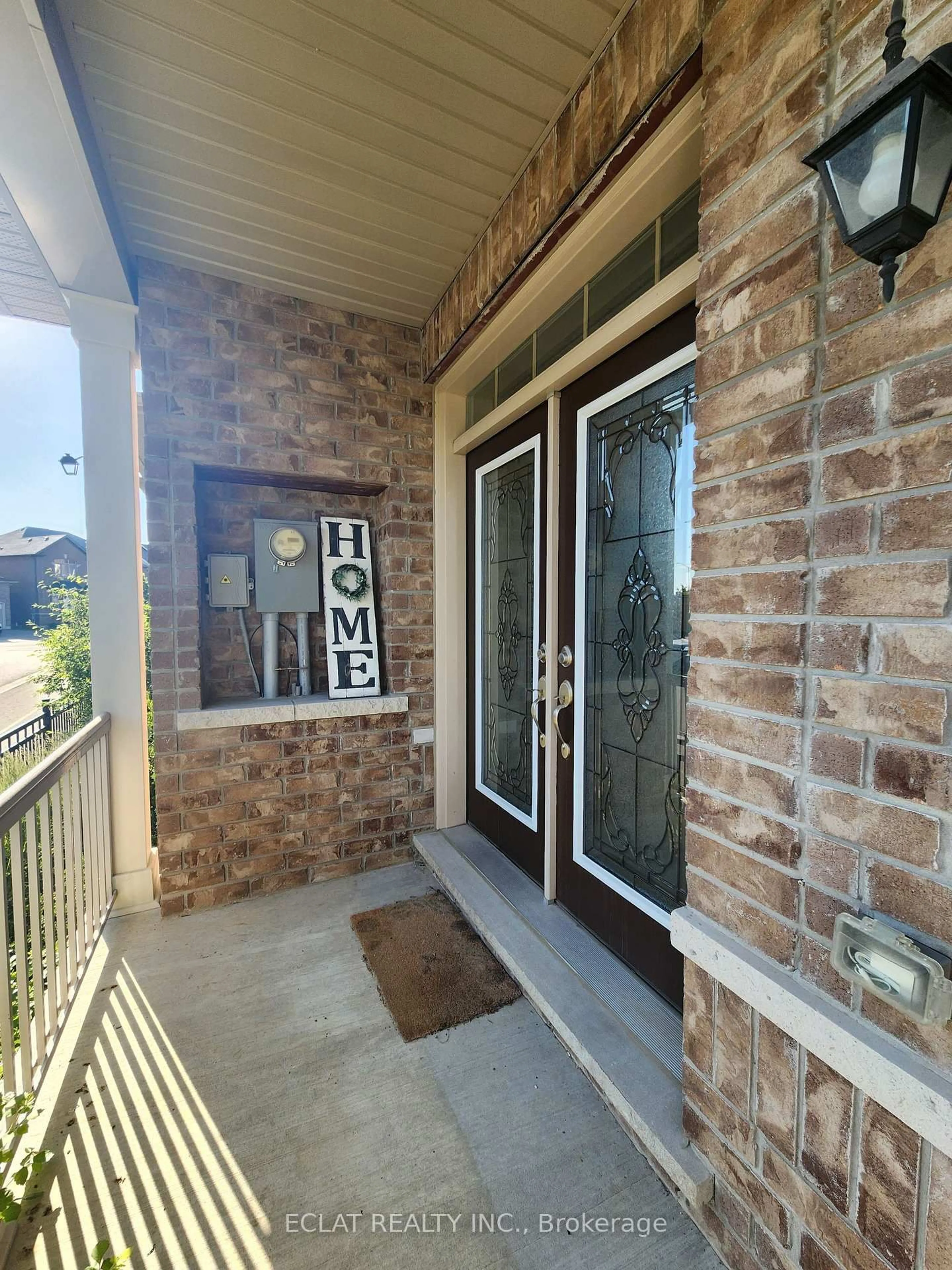 Indoor entryway for 14 Aldridge Lane, Clarington Ontario L1B 0V6
