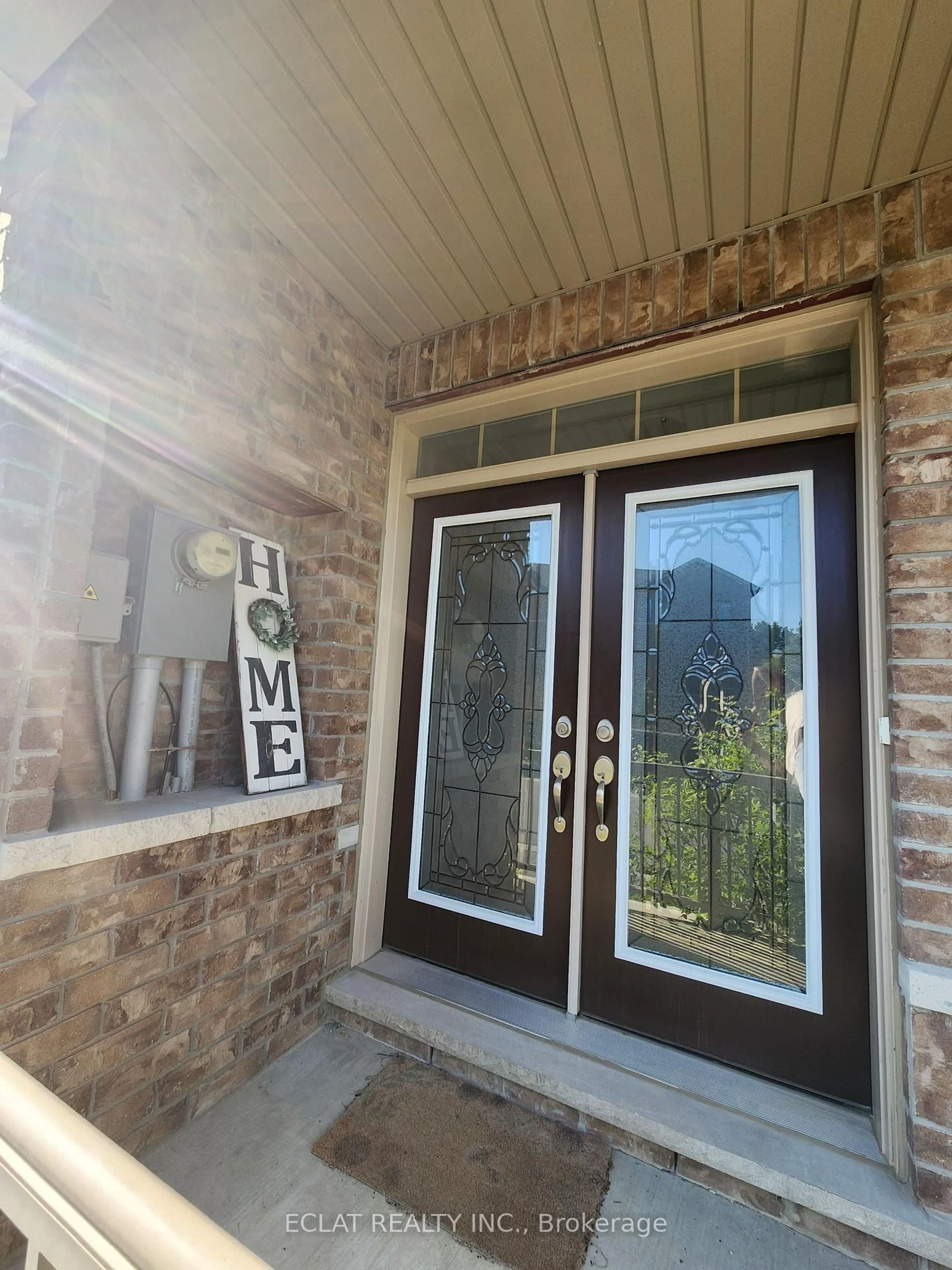 Indoor entryway for 14 Aldridge Lane, Clarington Ontario L1B 0V6