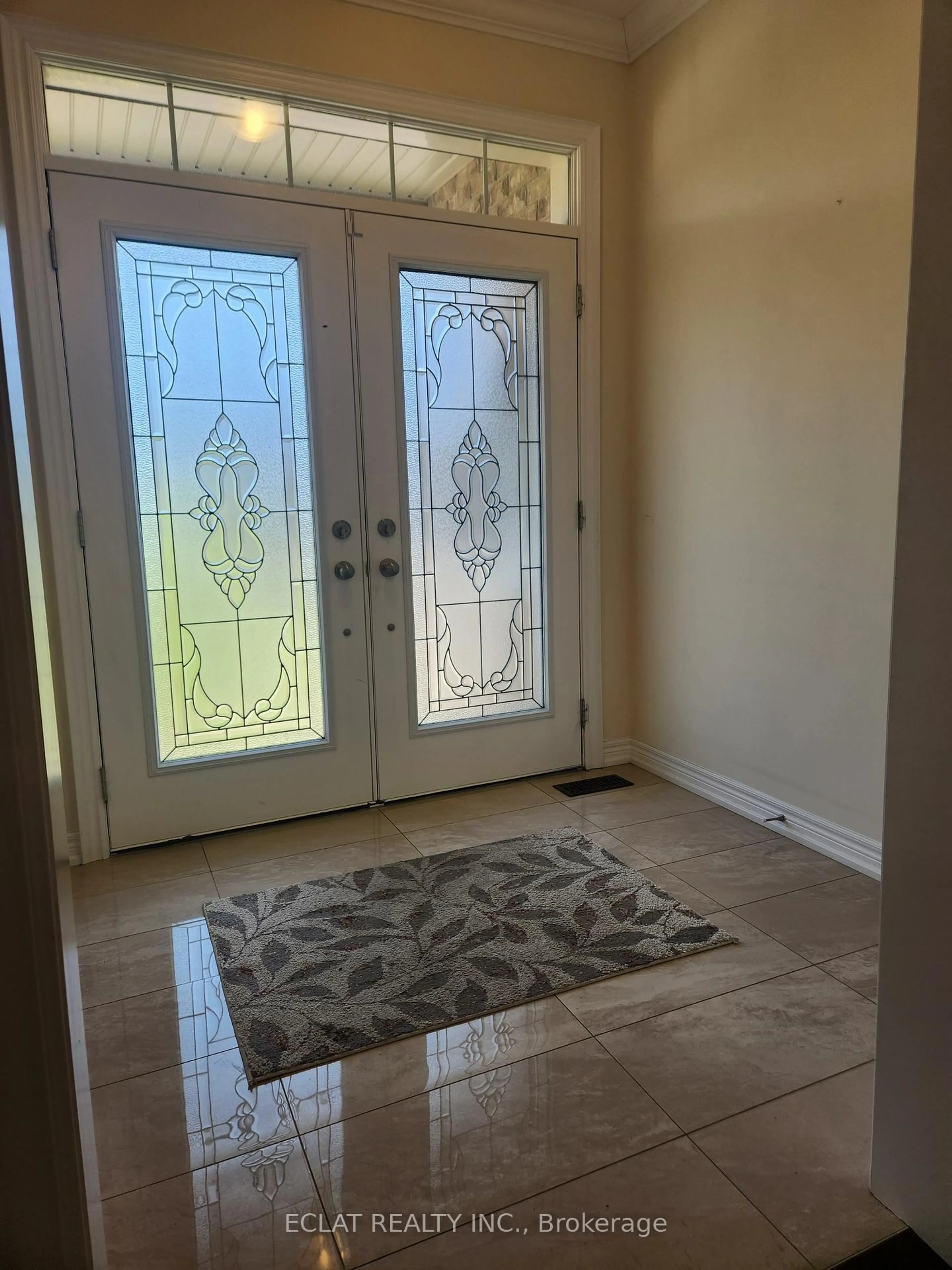 Indoor entryway for 14 Aldridge Lane, Clarington Ontario L1B 0V6