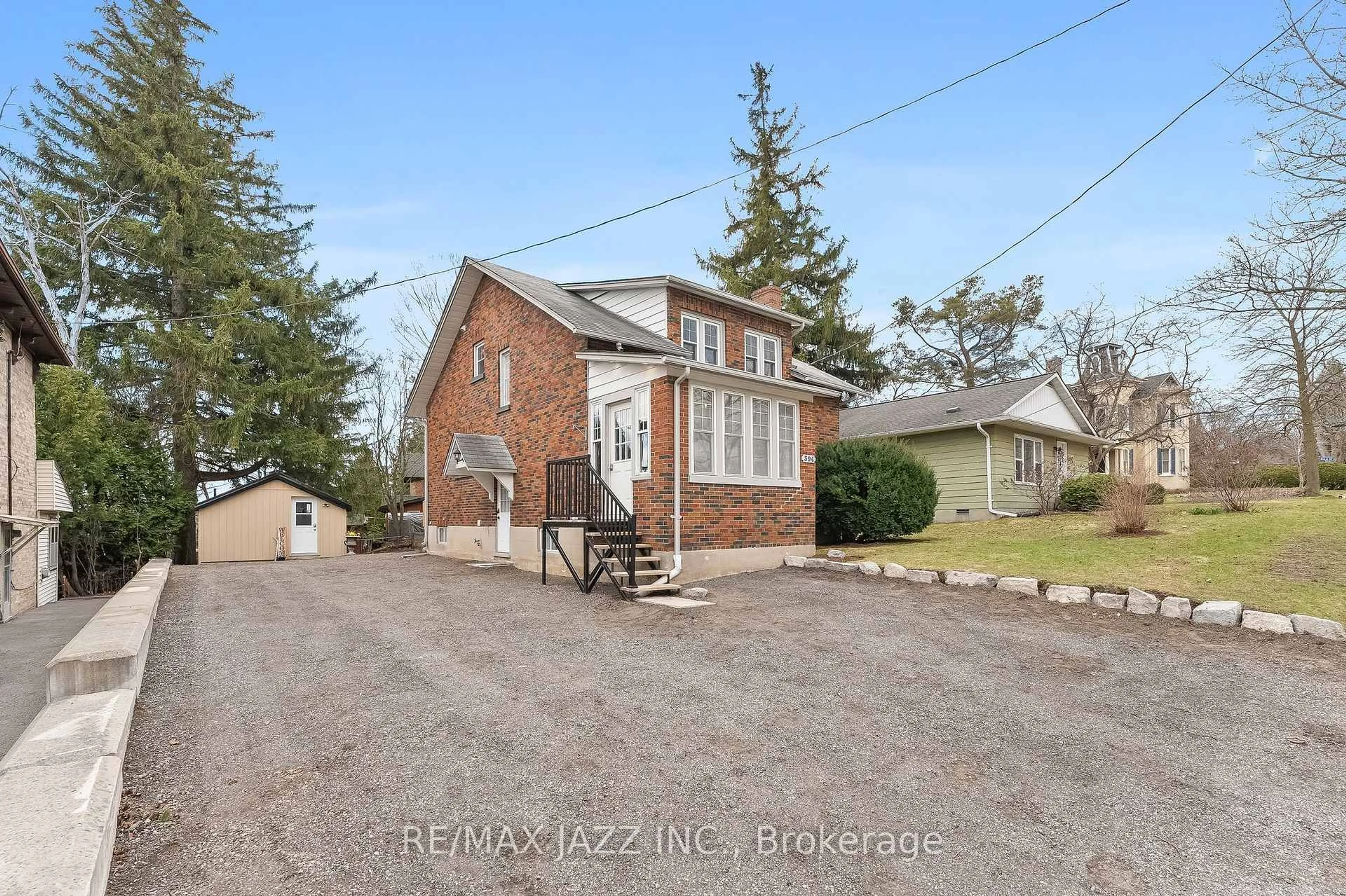 A pic from outside/outdoor area/front of a property/back of a property/a pic from drone, street for 394 Queen St, Scugog Ontario L9L 1J9