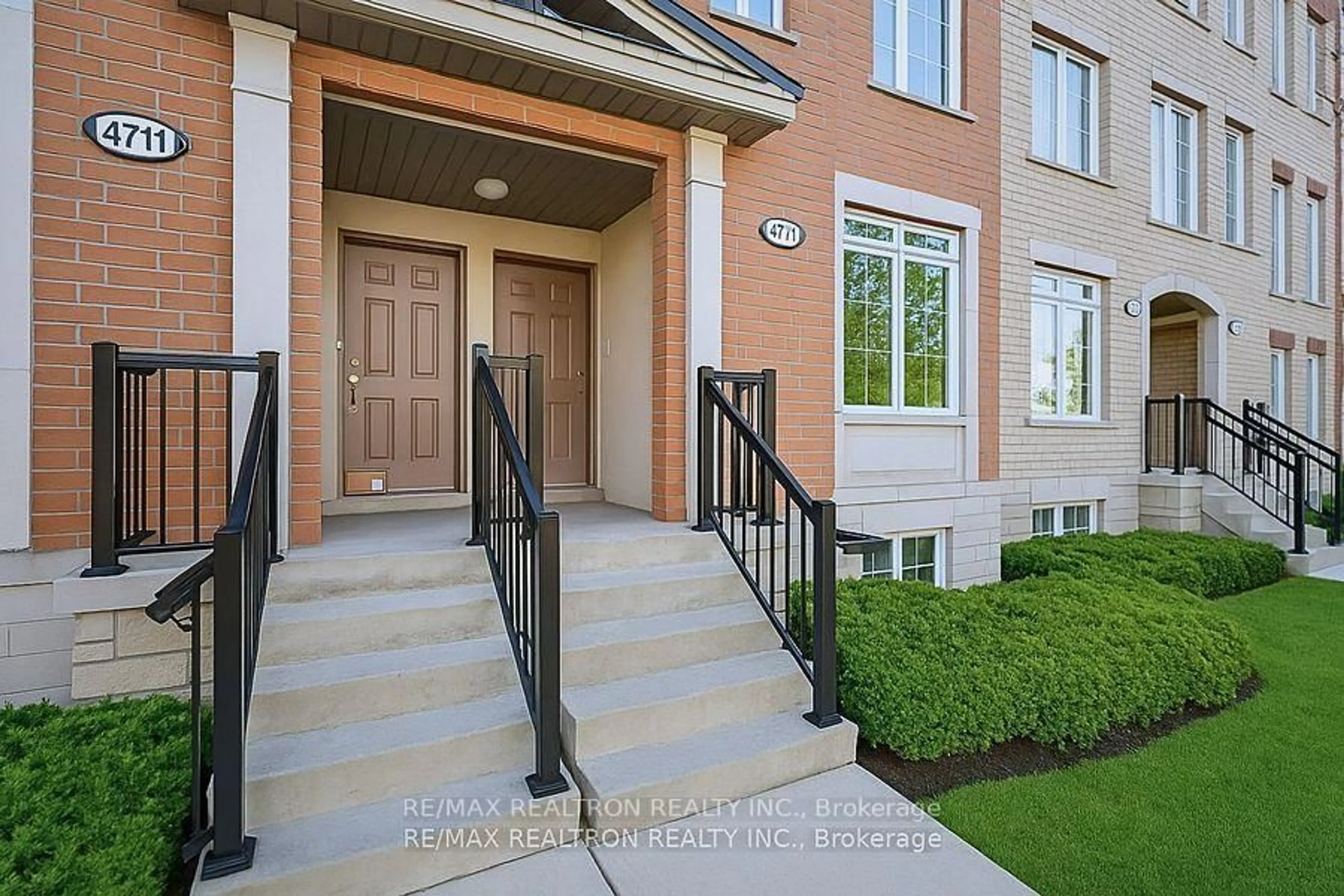Indoor entryway for 4711 Kingston Rd #11, Toronto Ontario M1E 2R1