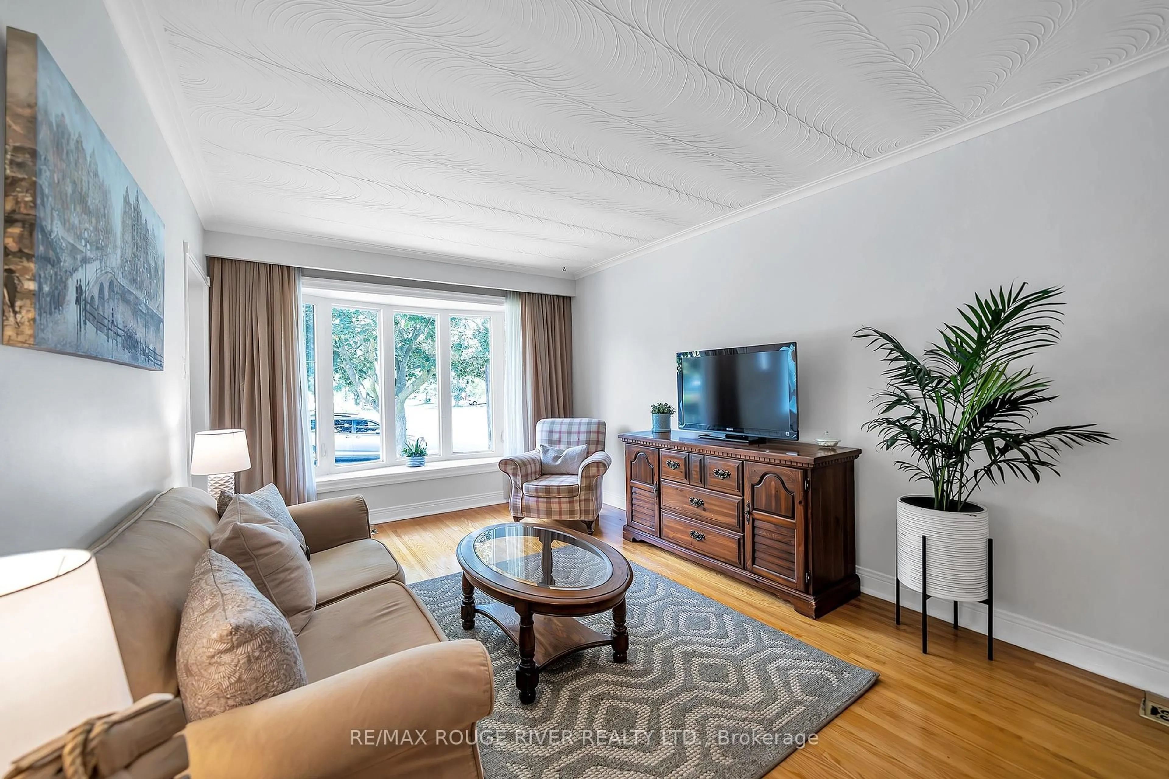 Living room with furniture, unknown for 67 Rochman Blvd, Toronto Ontario M1H 1S1