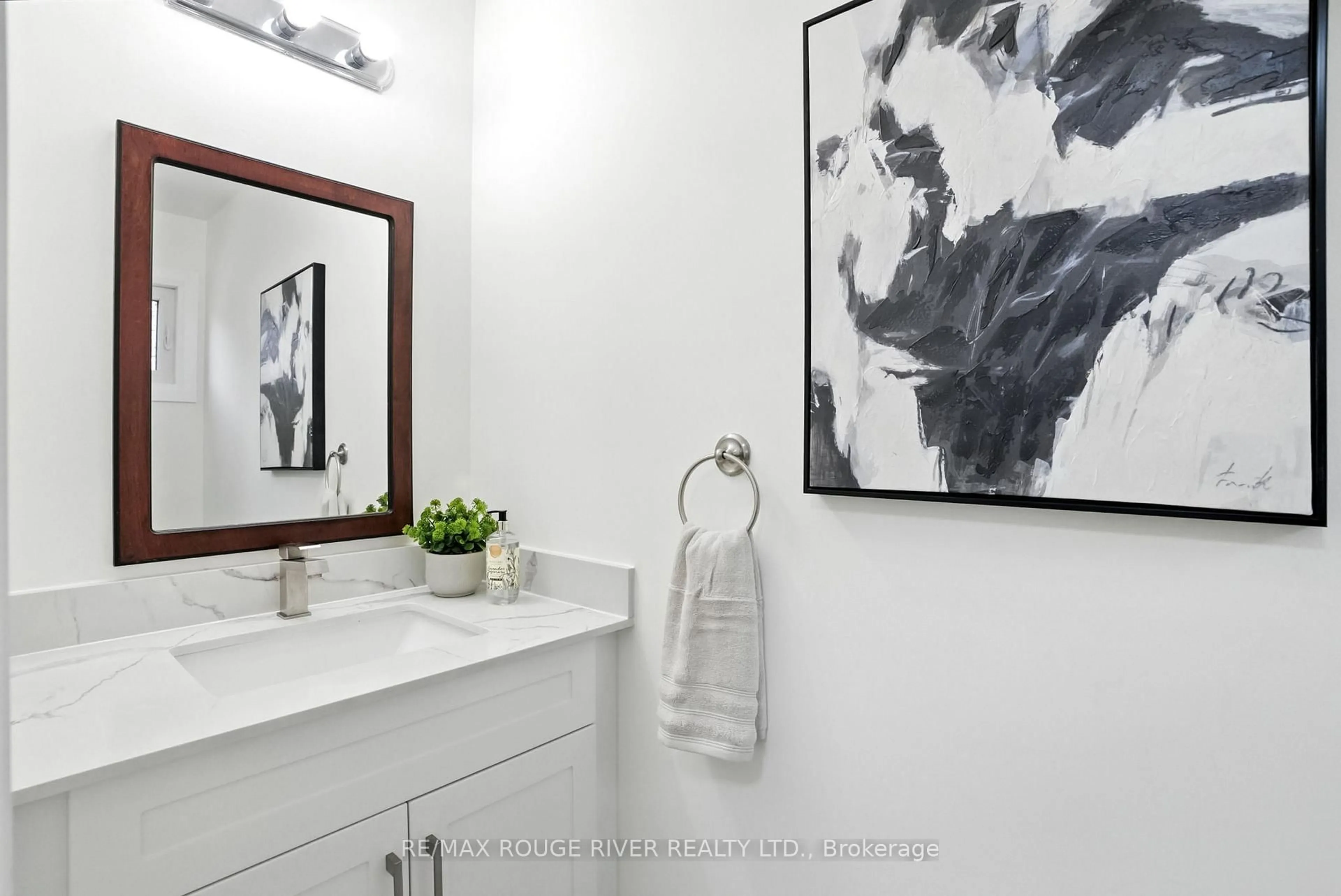 Contemporary bathroom, ceramic/tile floor for 26 Longfellow Crt, Whitby Ontario L1N 6V7